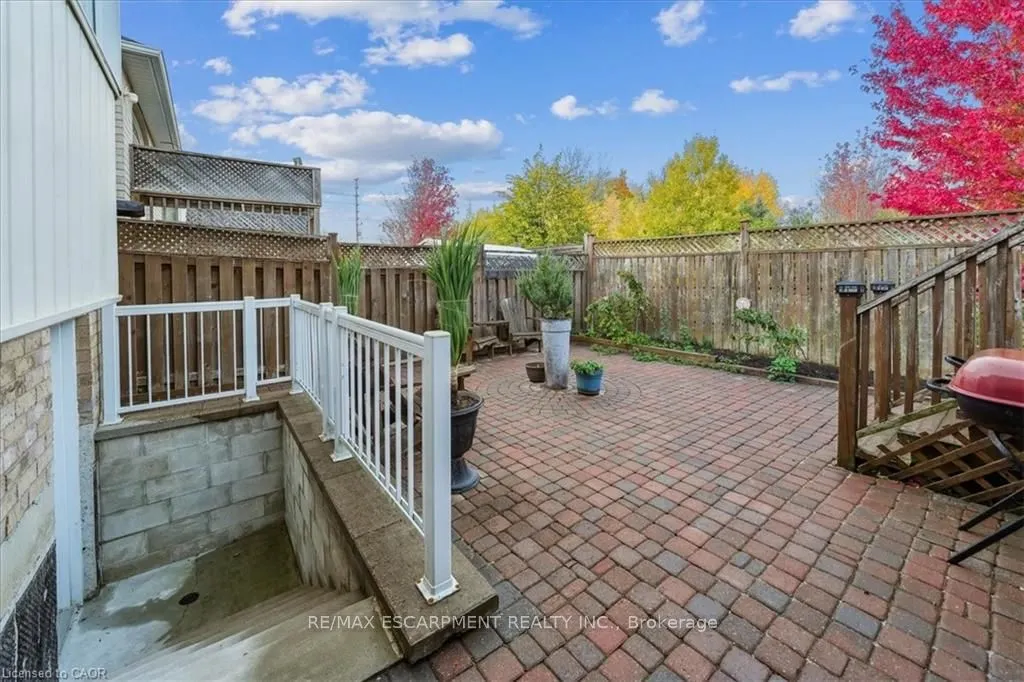 52 Mistycreek Crescent