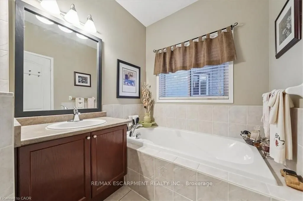 52 Mistycreek Crescent