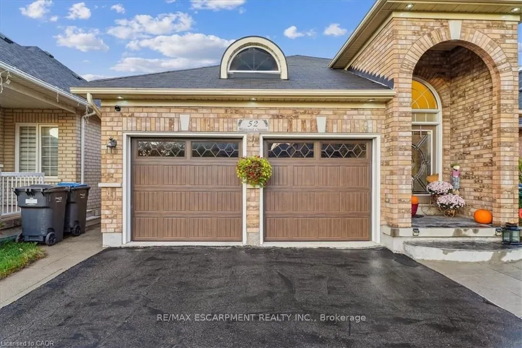52 Mistycreek Crescent