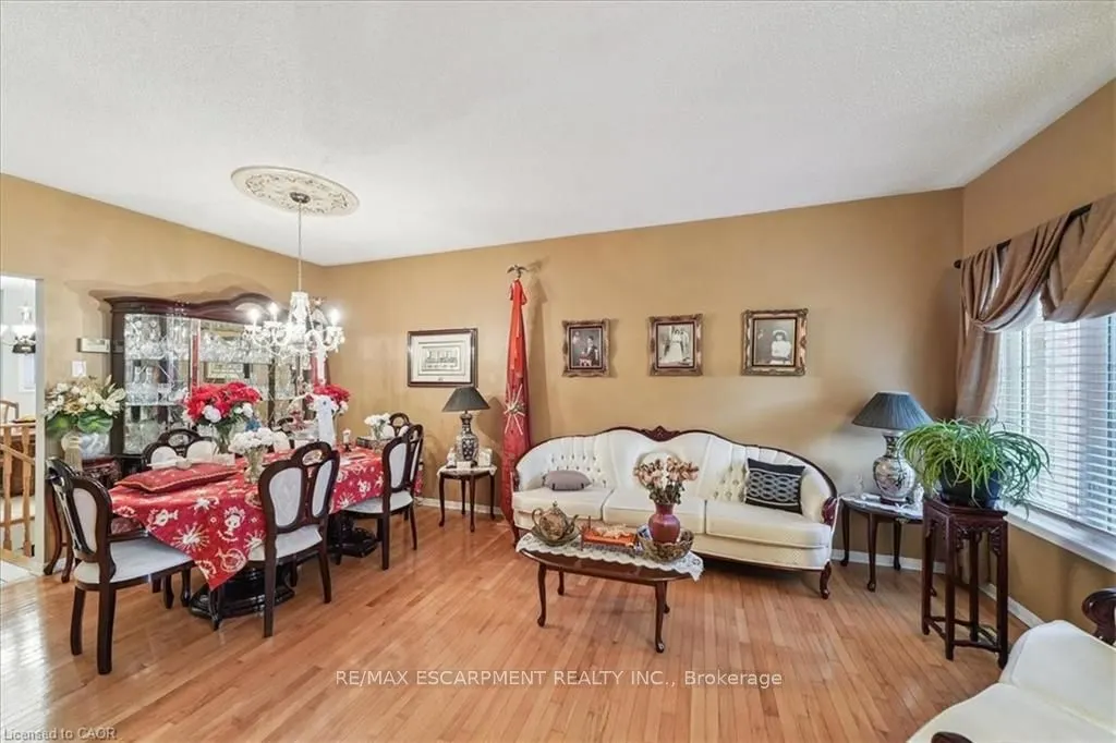 52 Mistycreek Crescent