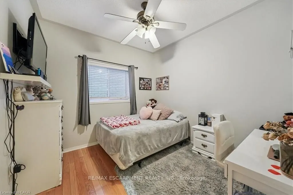 52 Mistycreek Crescent