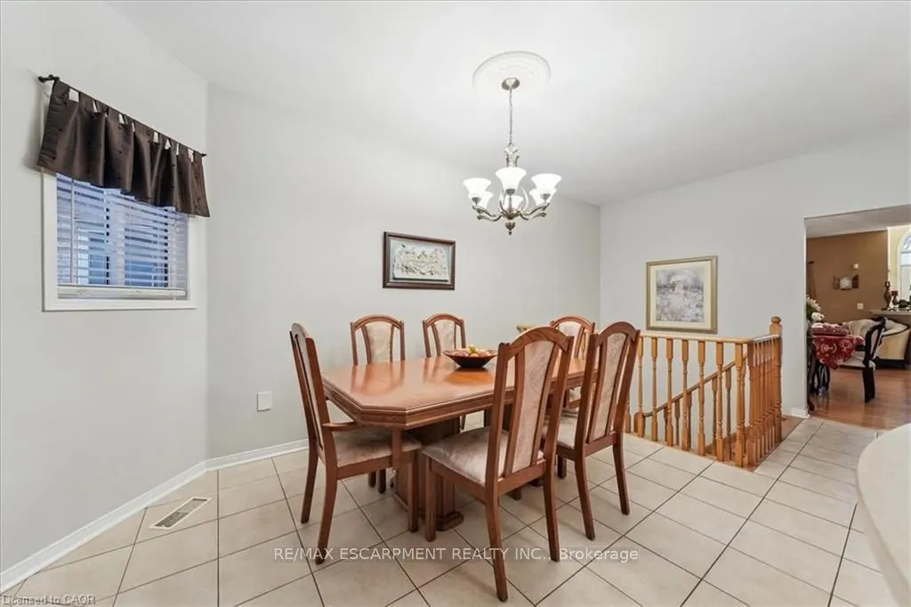 52 Mistycreek Crescent