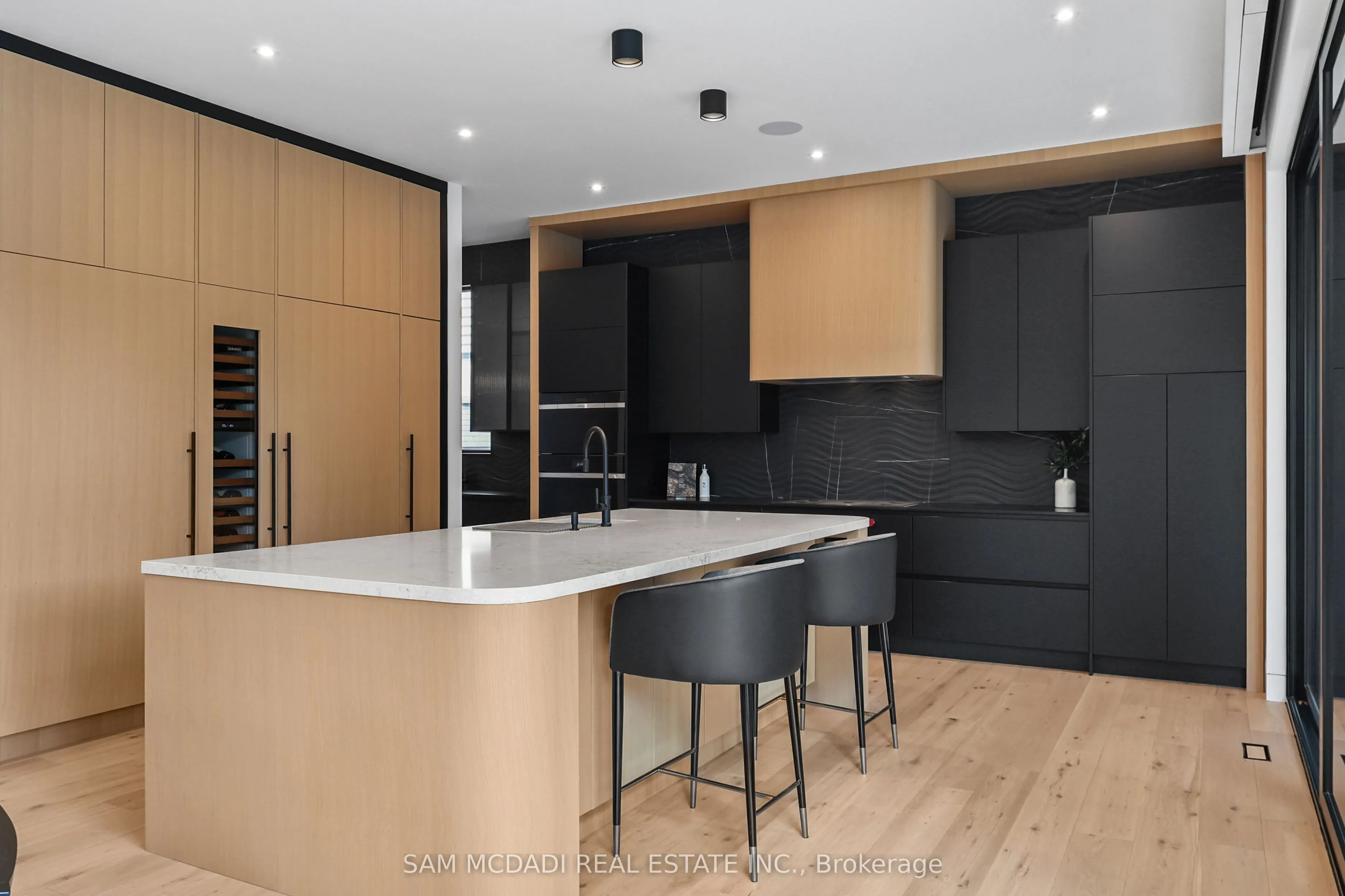 2186 Harcourt Crescent