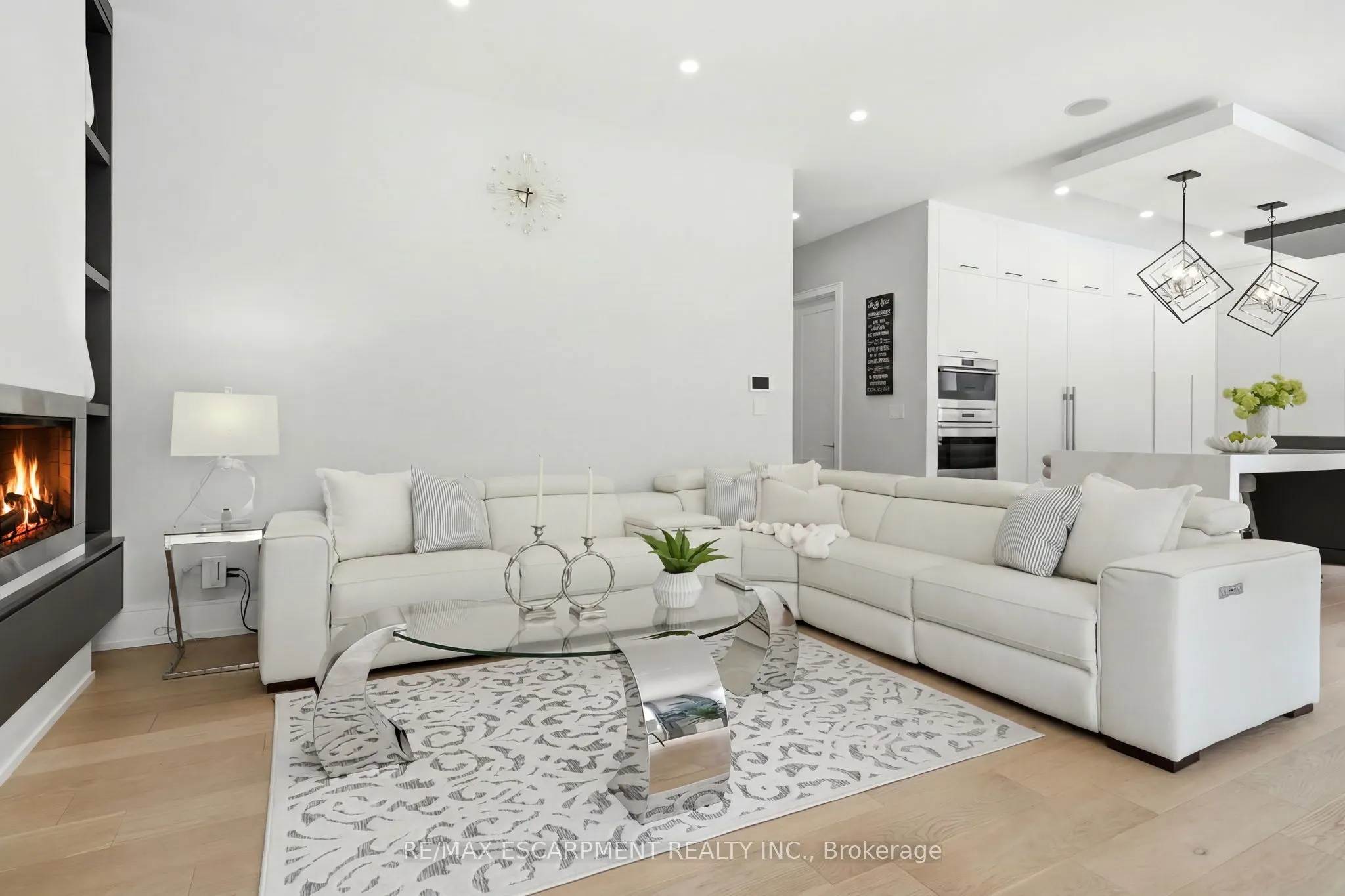 1544 Lochlin Trail