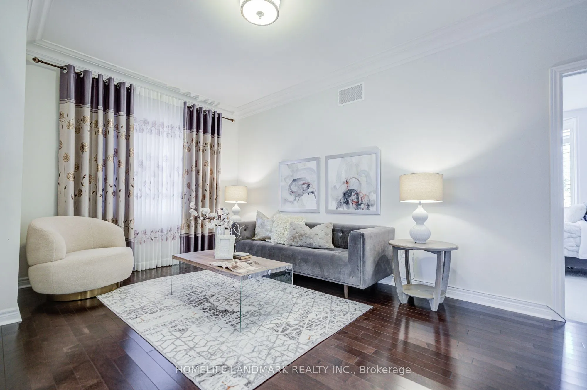 95 Hoey Crescent