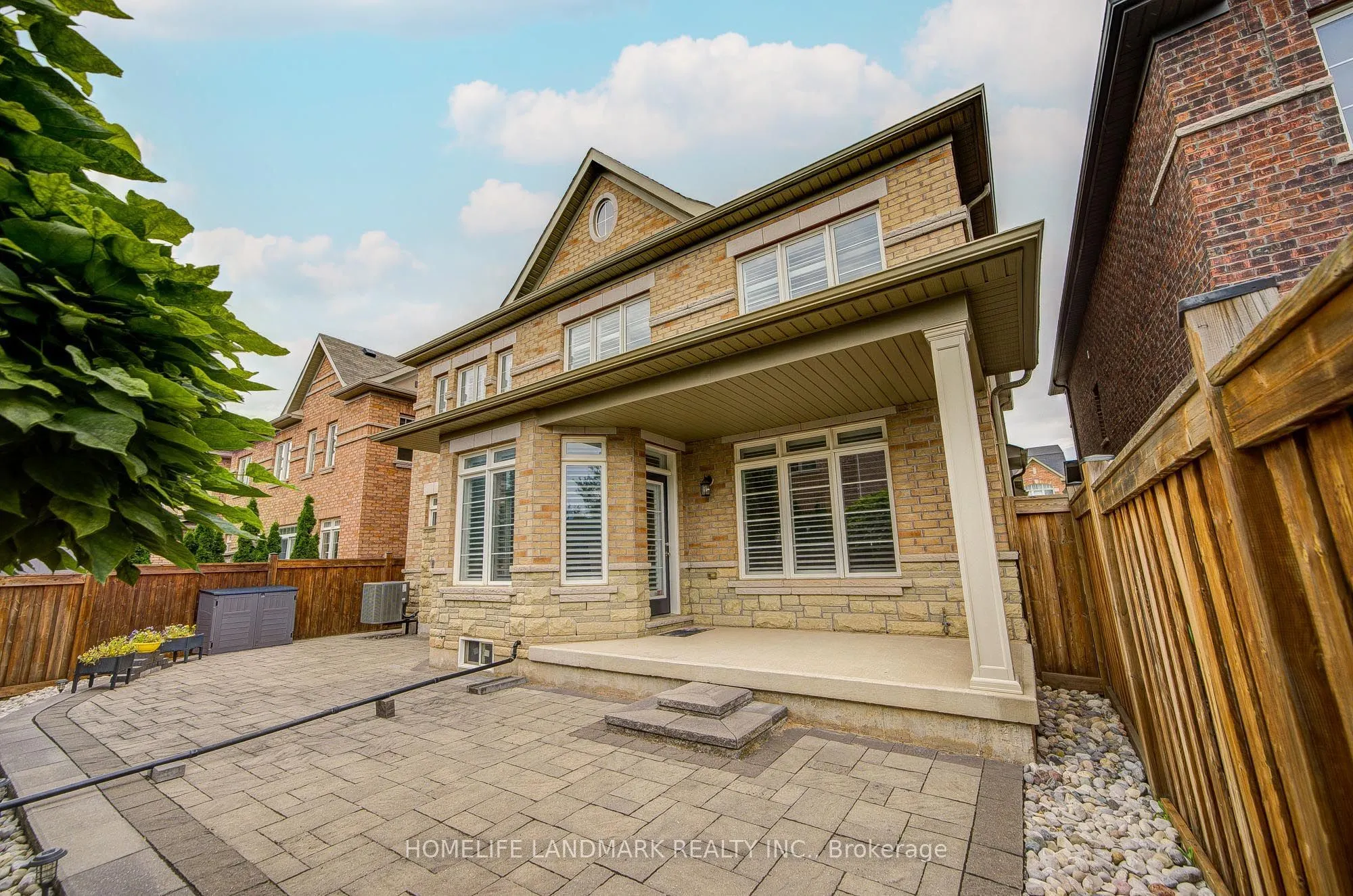 95 Hoey Crescent