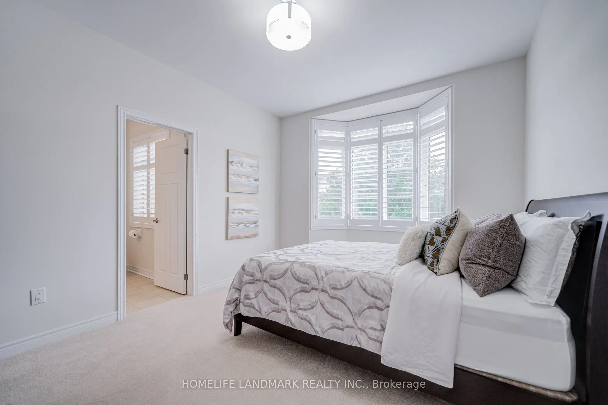 95 Hoey Crescent