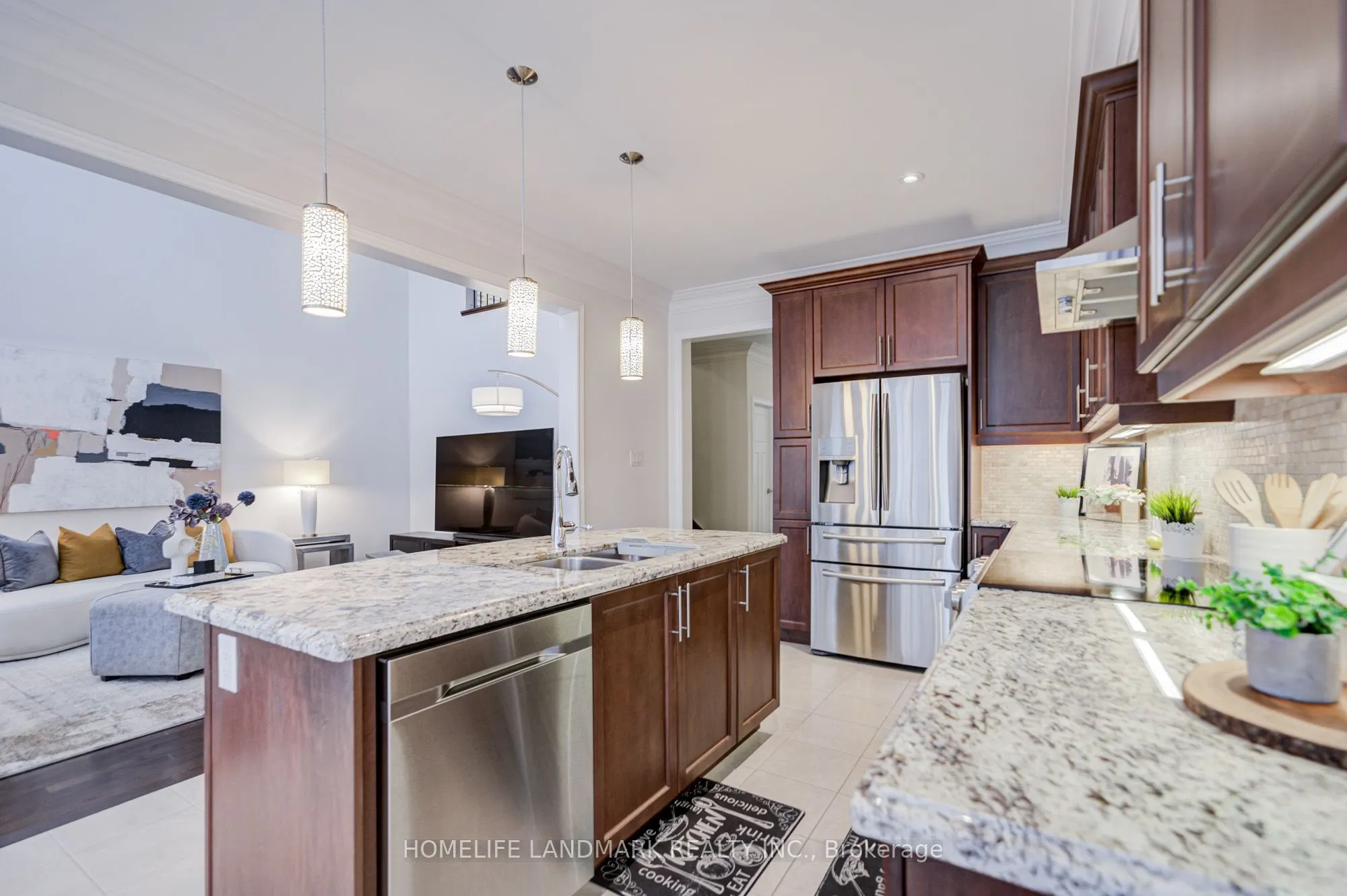 95 Hoey Crescent