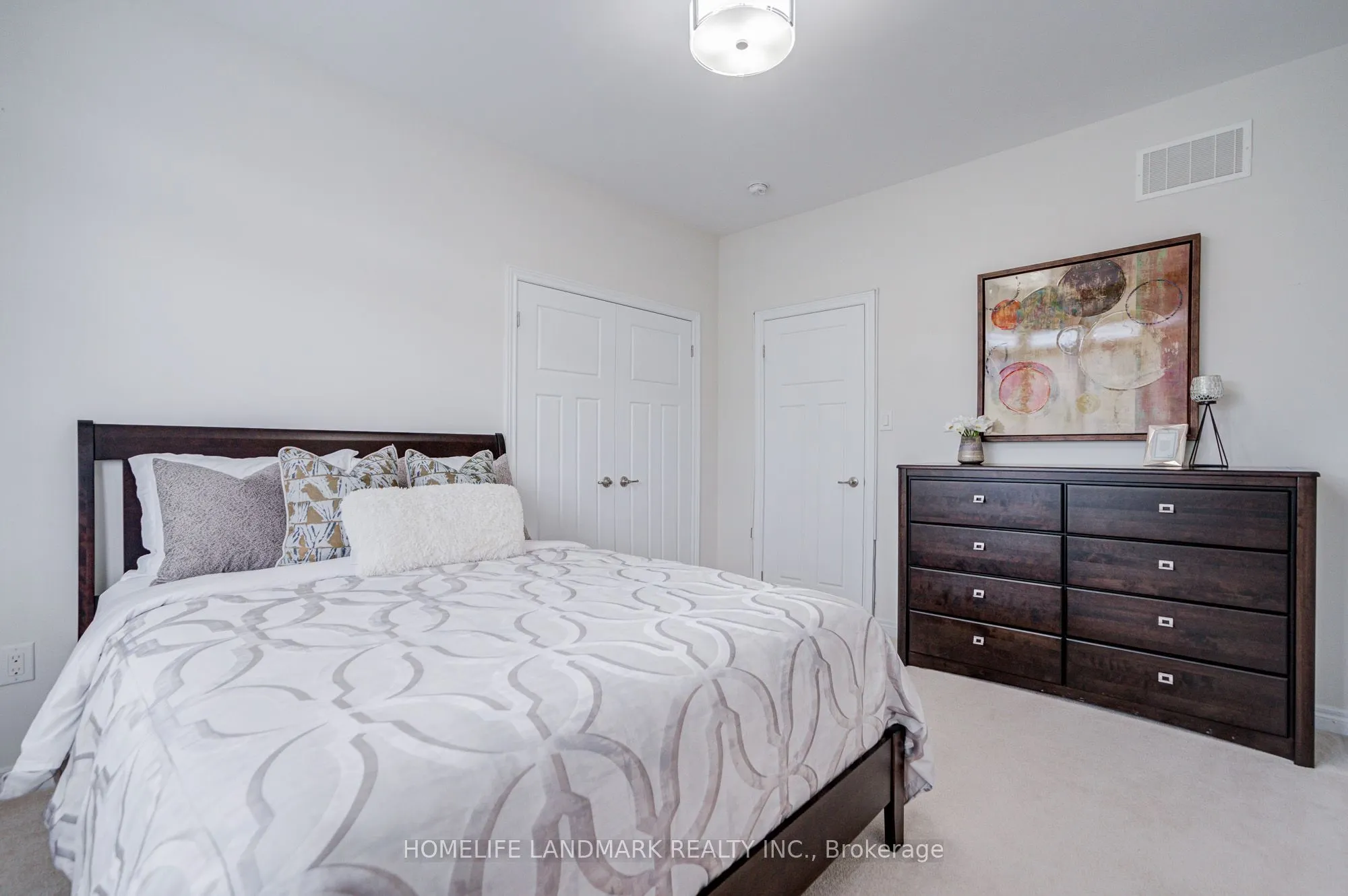 95 Hoey Crescent