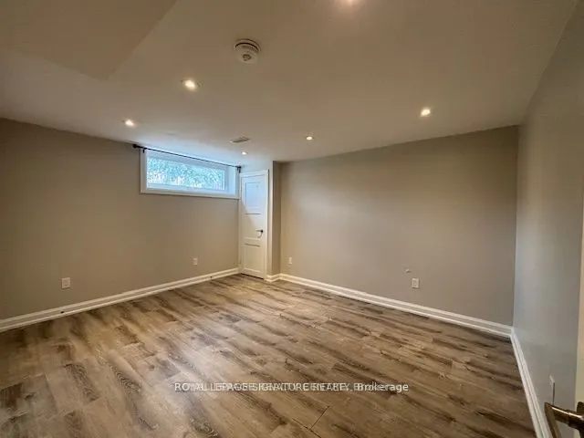40 Summerfield Crescent #Lower