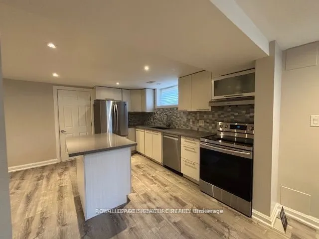 40 Summerfield Crescent #Lower
