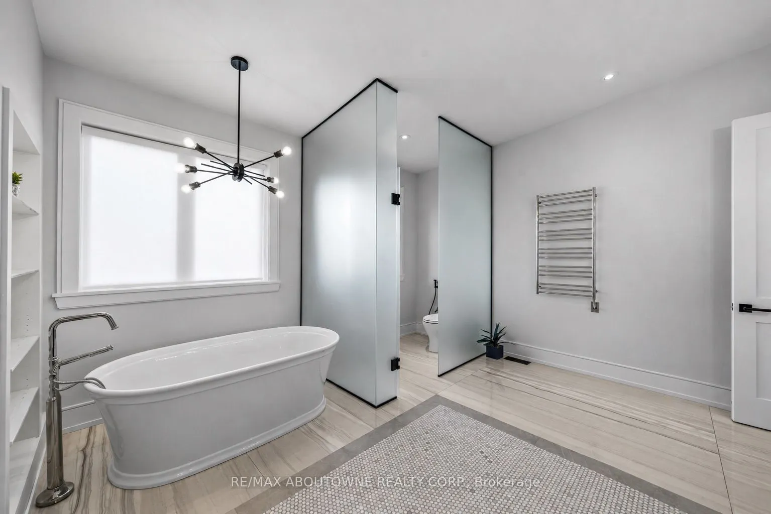 489 Lakeshore Road W