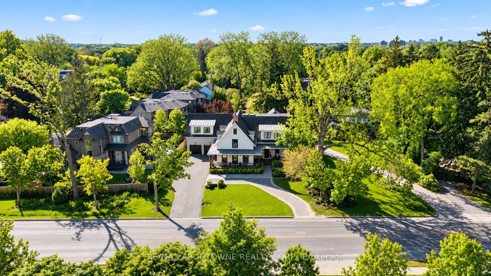 489 Lakeshore Road W