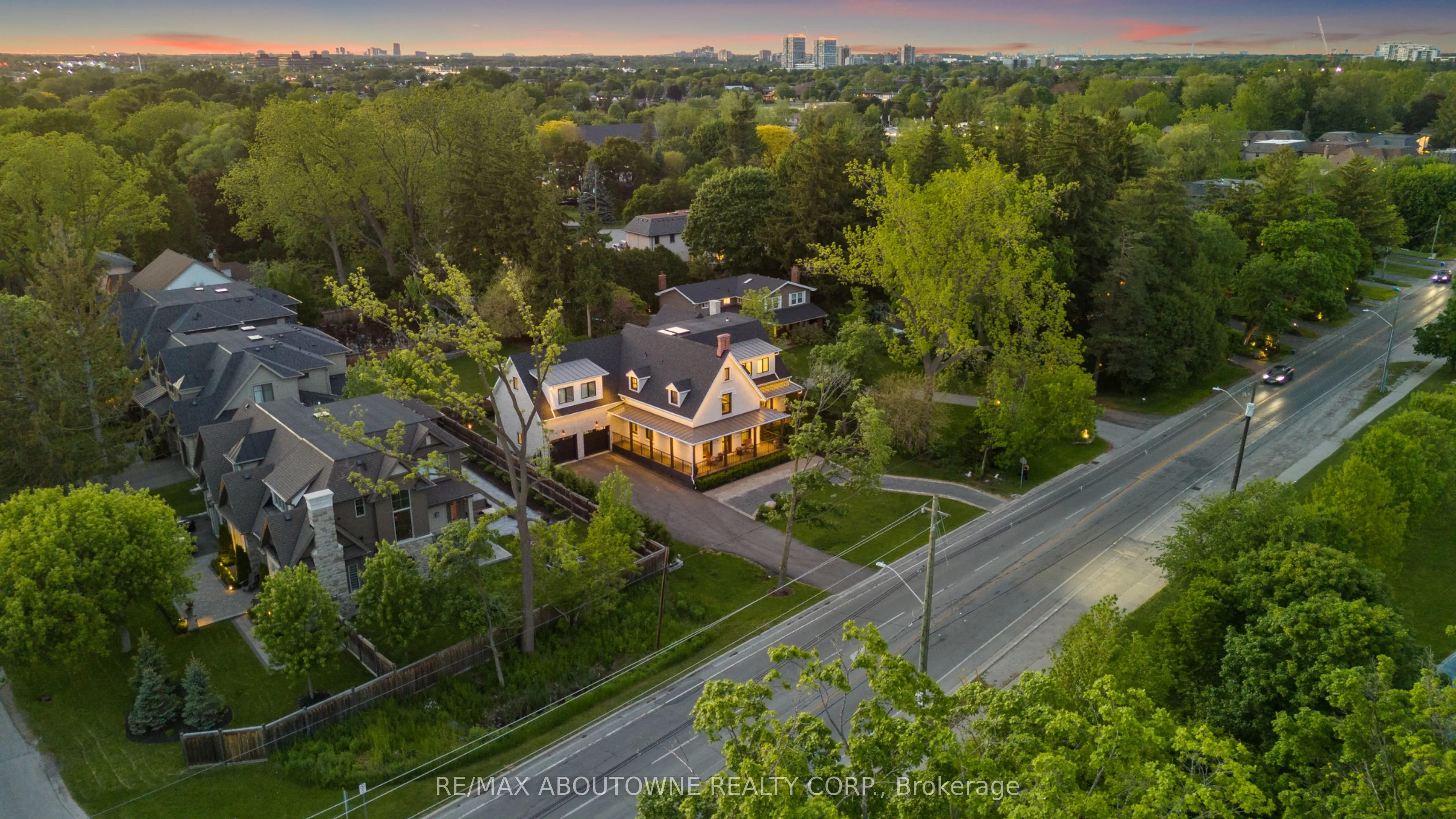 489 Lakeshore Road W