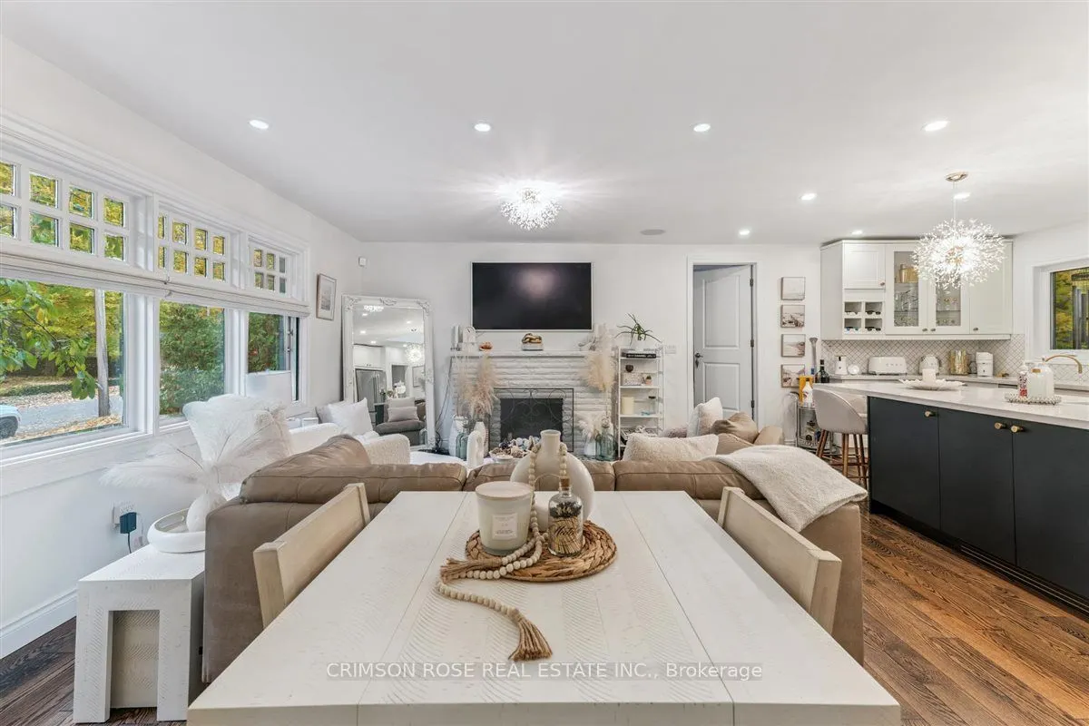 89 Holyrood Avenue