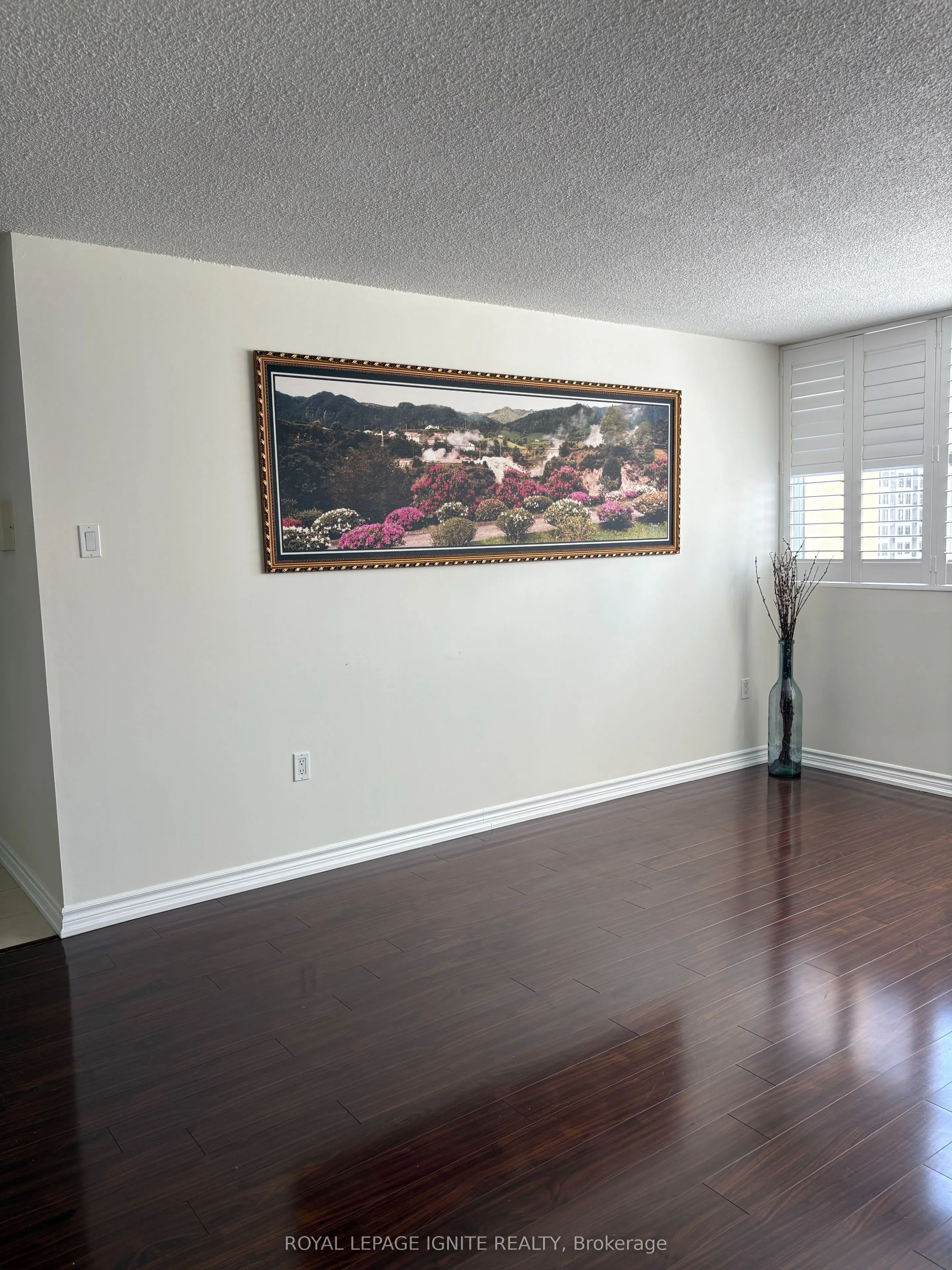 3590 Kaneff Crescent #1105