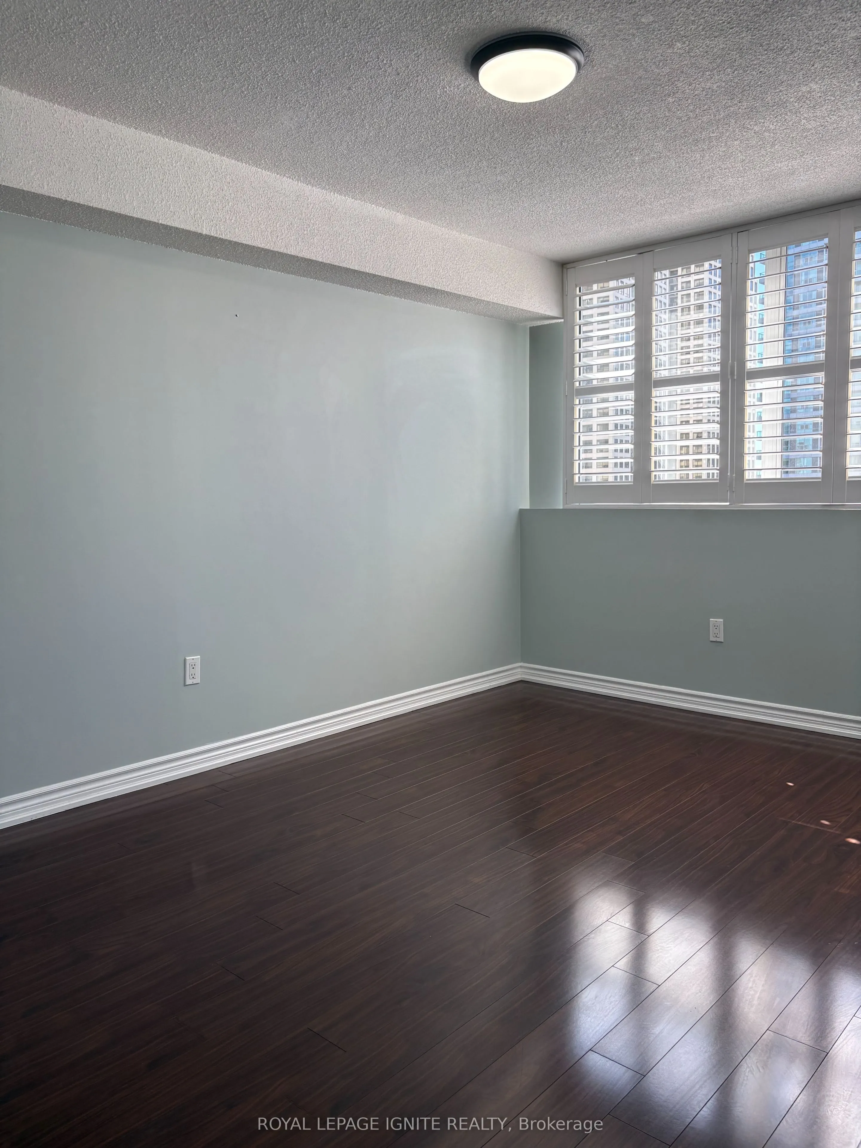 3590 Kaneff Crescent #1105