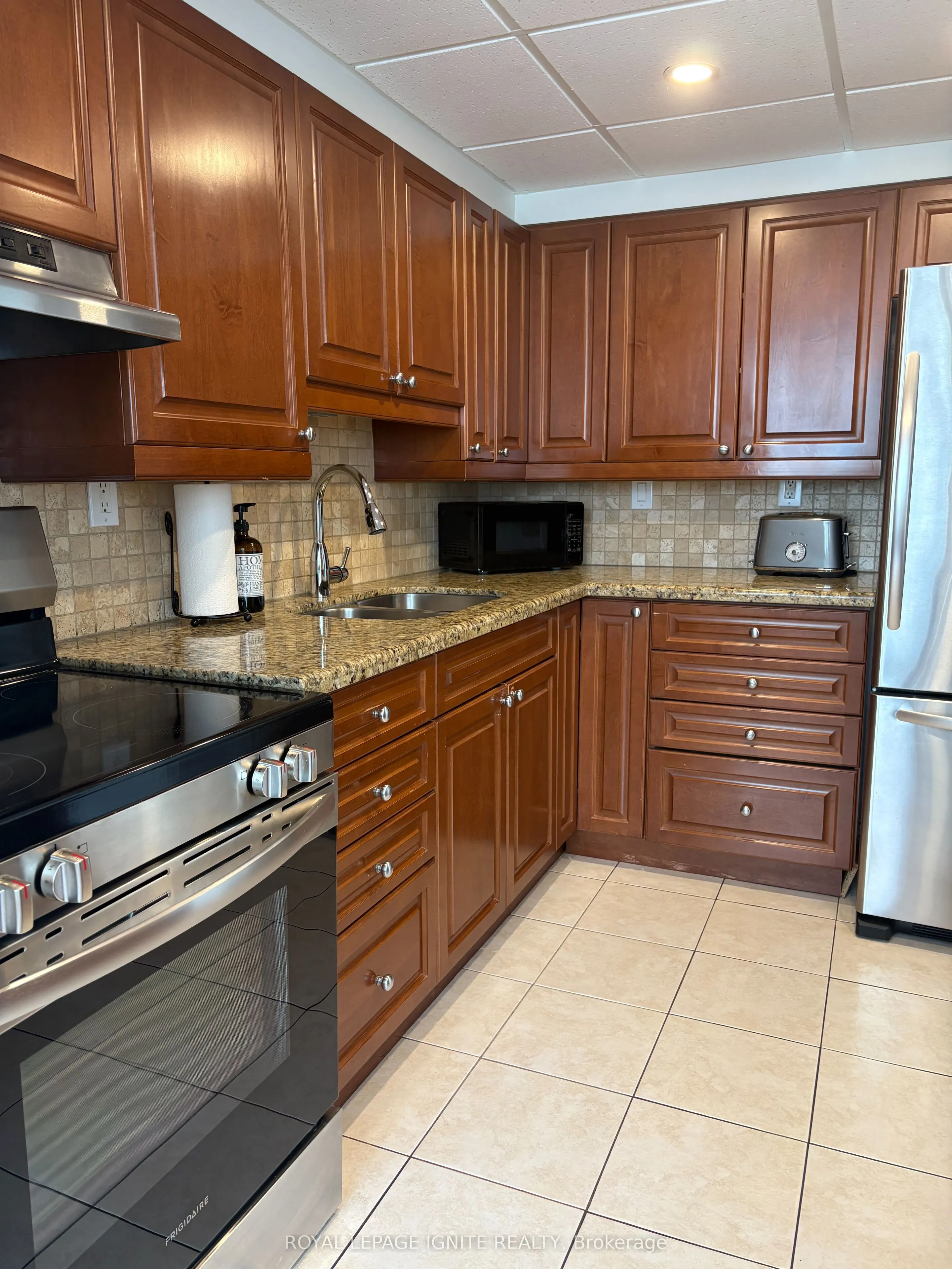 3590 Kaneff Crescent #1105