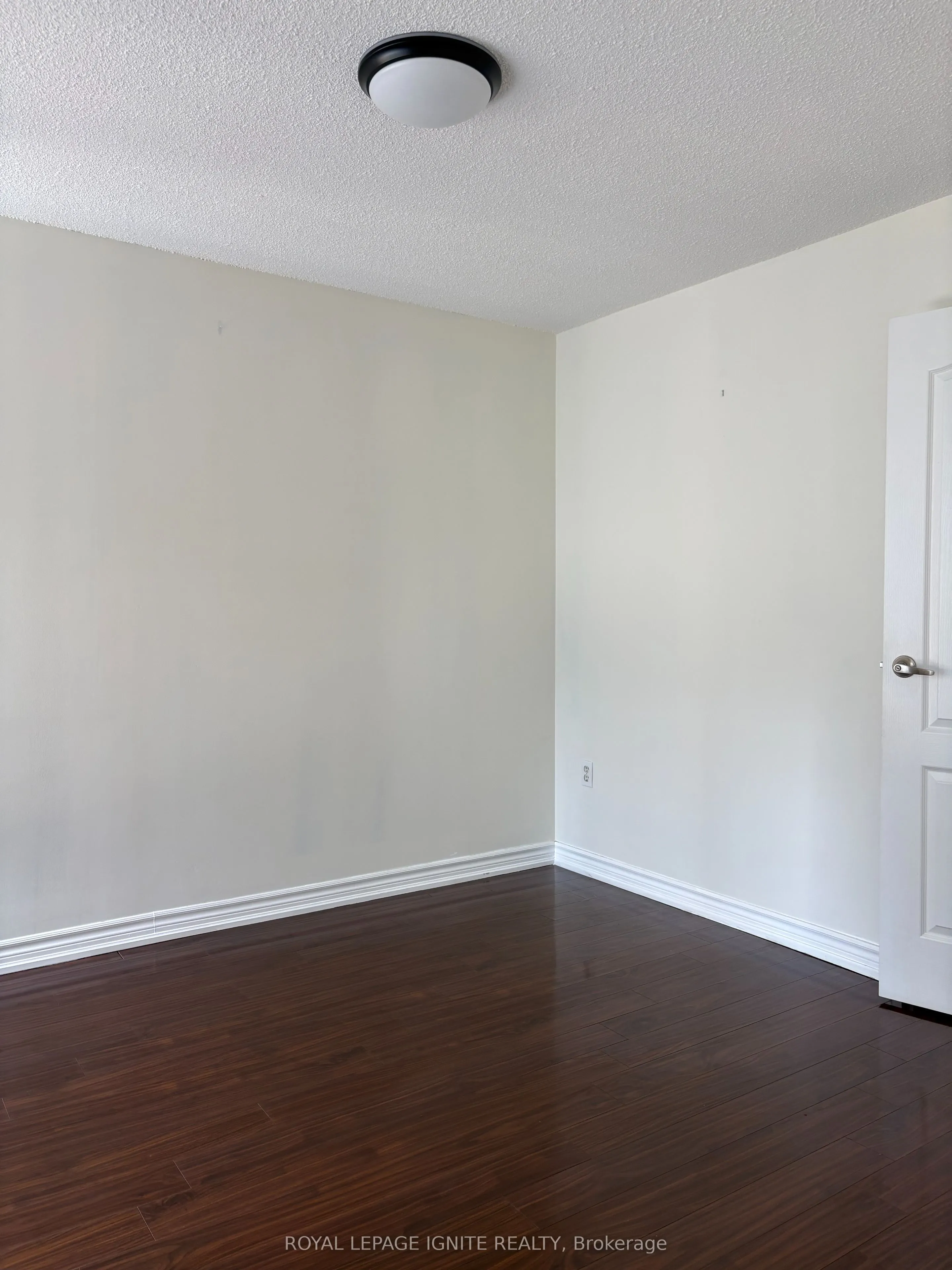 3590 Kaneff Crescent #1105