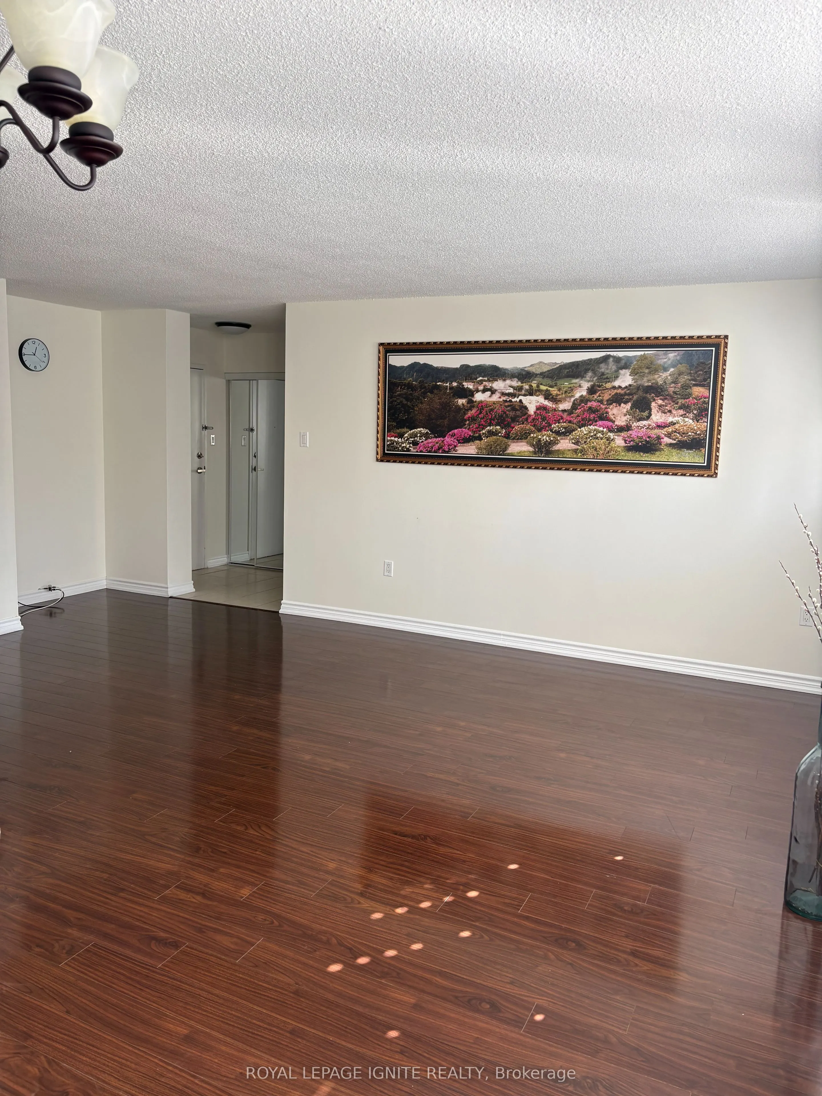 3590 Kaneff Crescent #1105