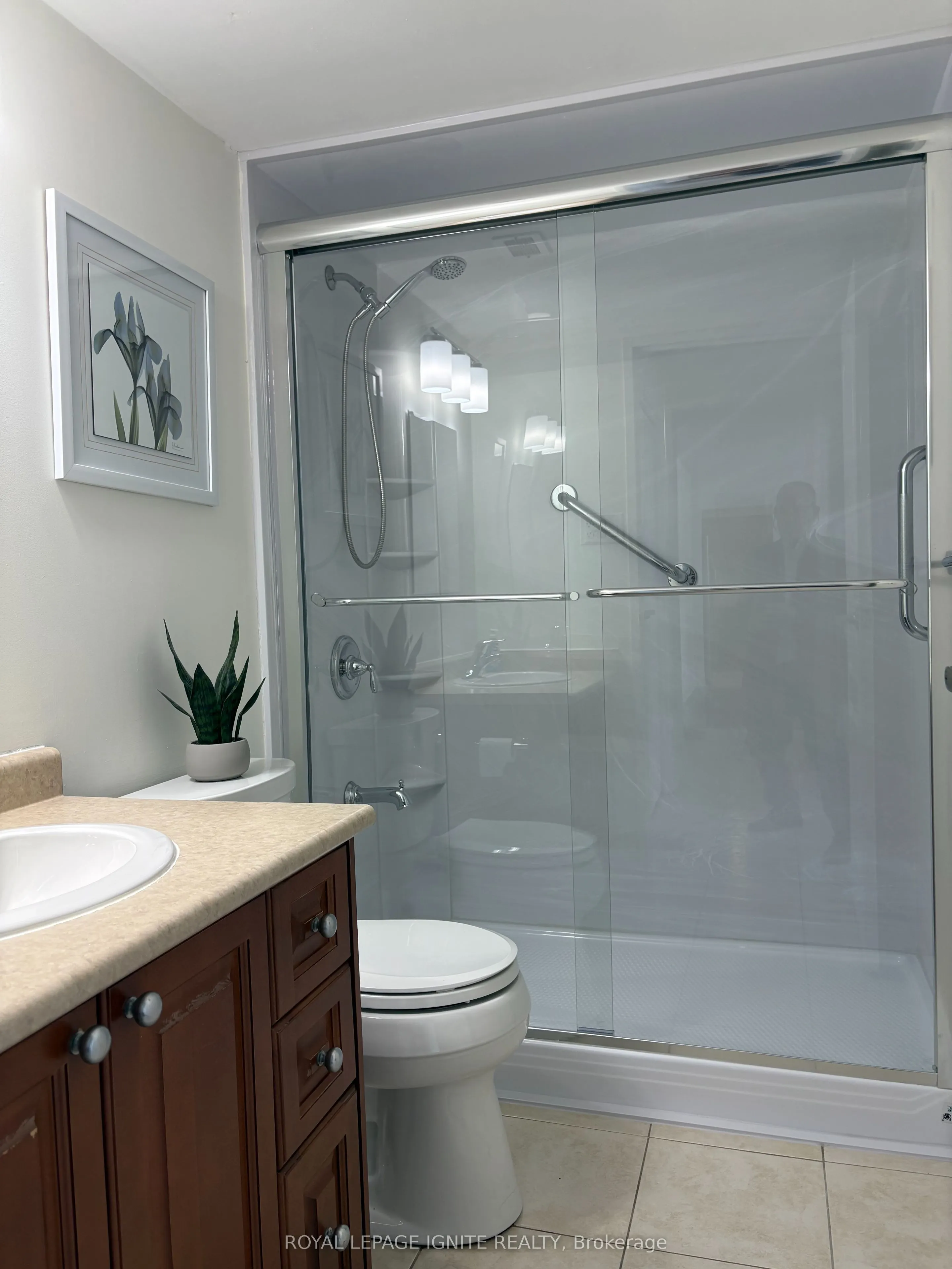 3590 Kaneff Crescent #1105