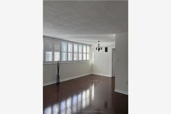 3590 Kaneff Crescent #1105