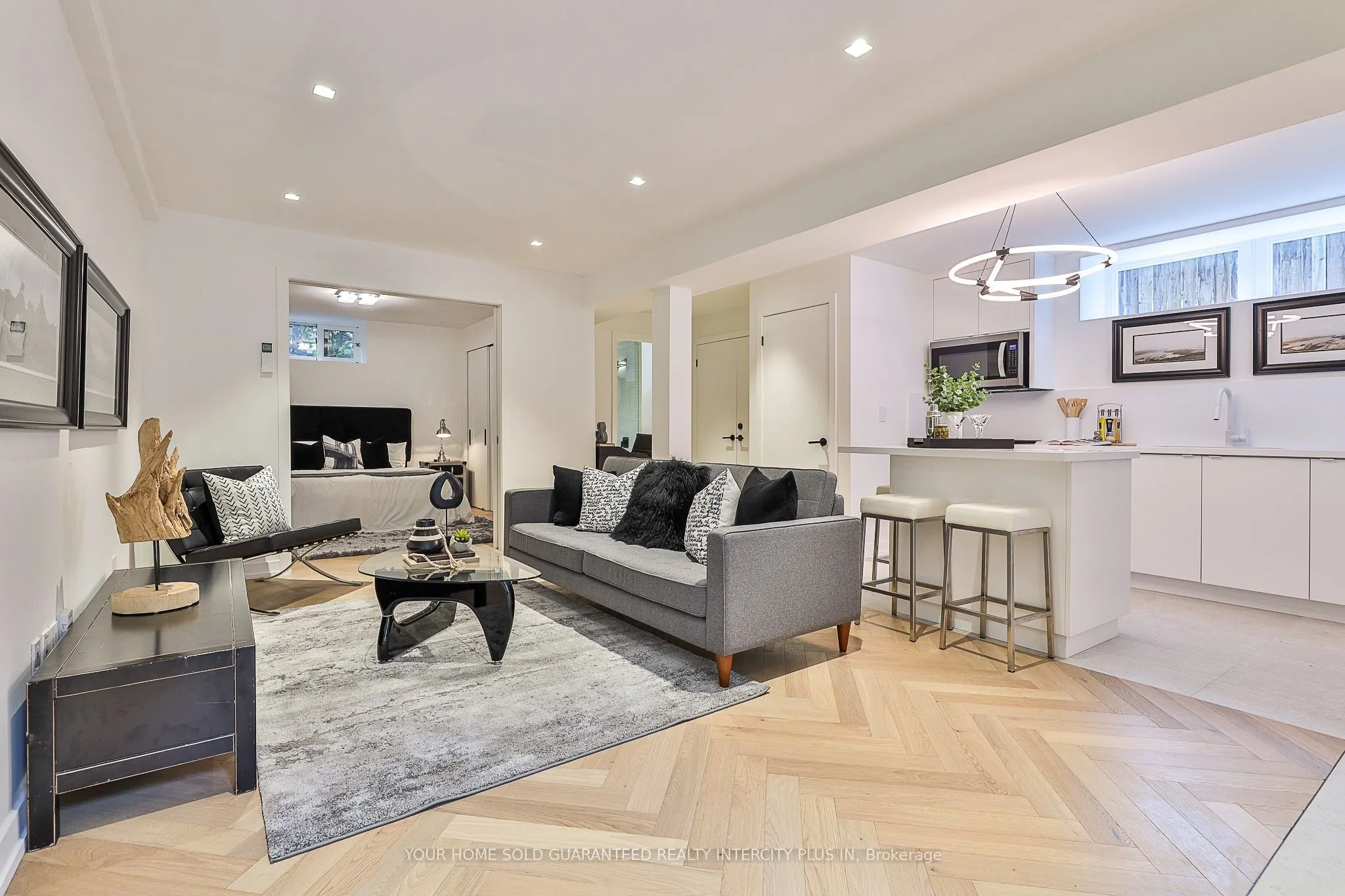 262 Roncesvalles Avenue