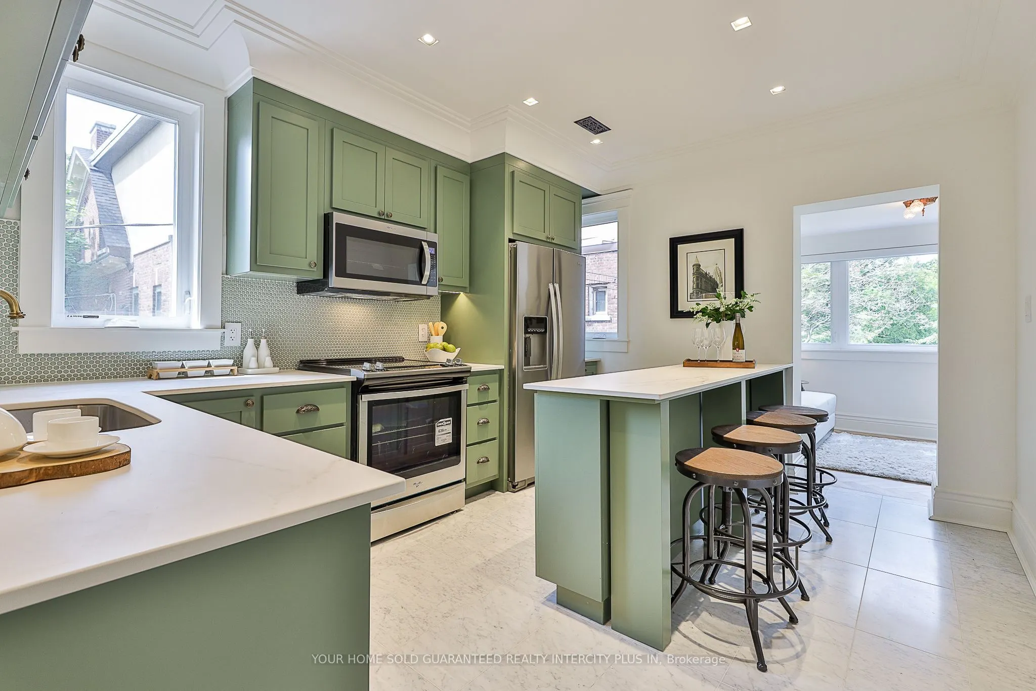 262 Roncesvalles Avenue
