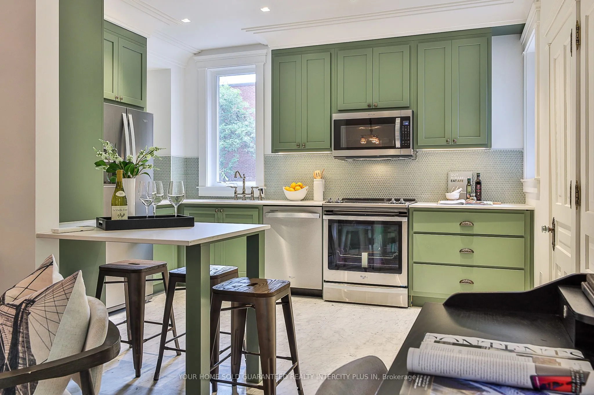 262 Roncesvalles Avenue