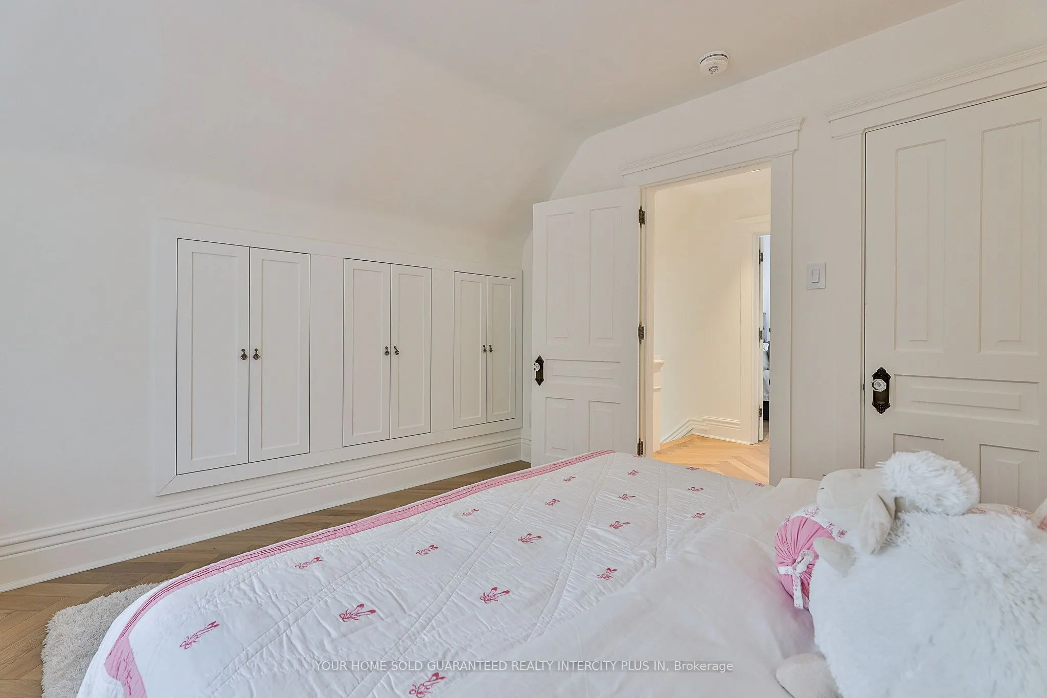 262 Roncesvalles Avenue