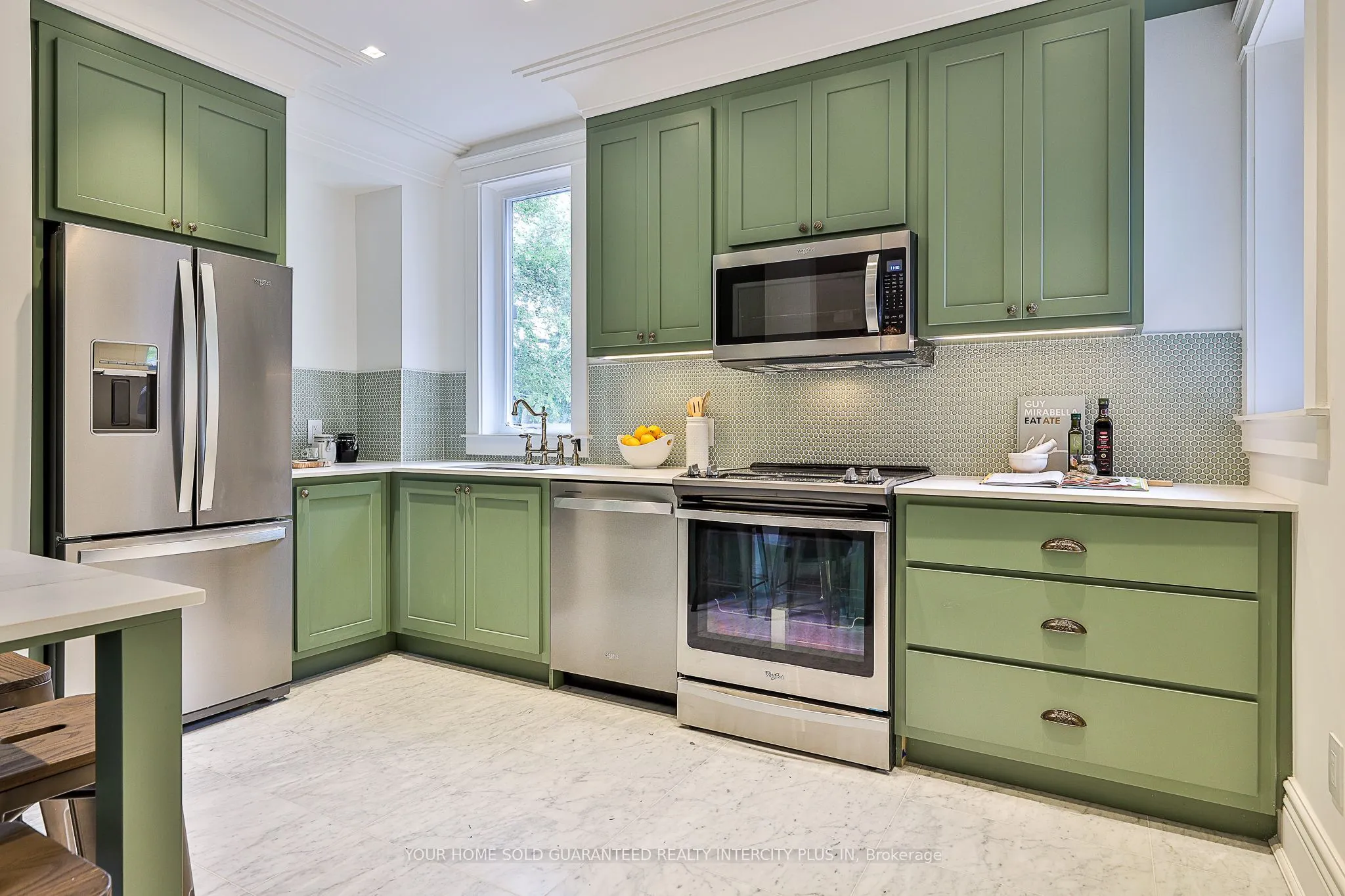 262 Roncesvalles Avenue