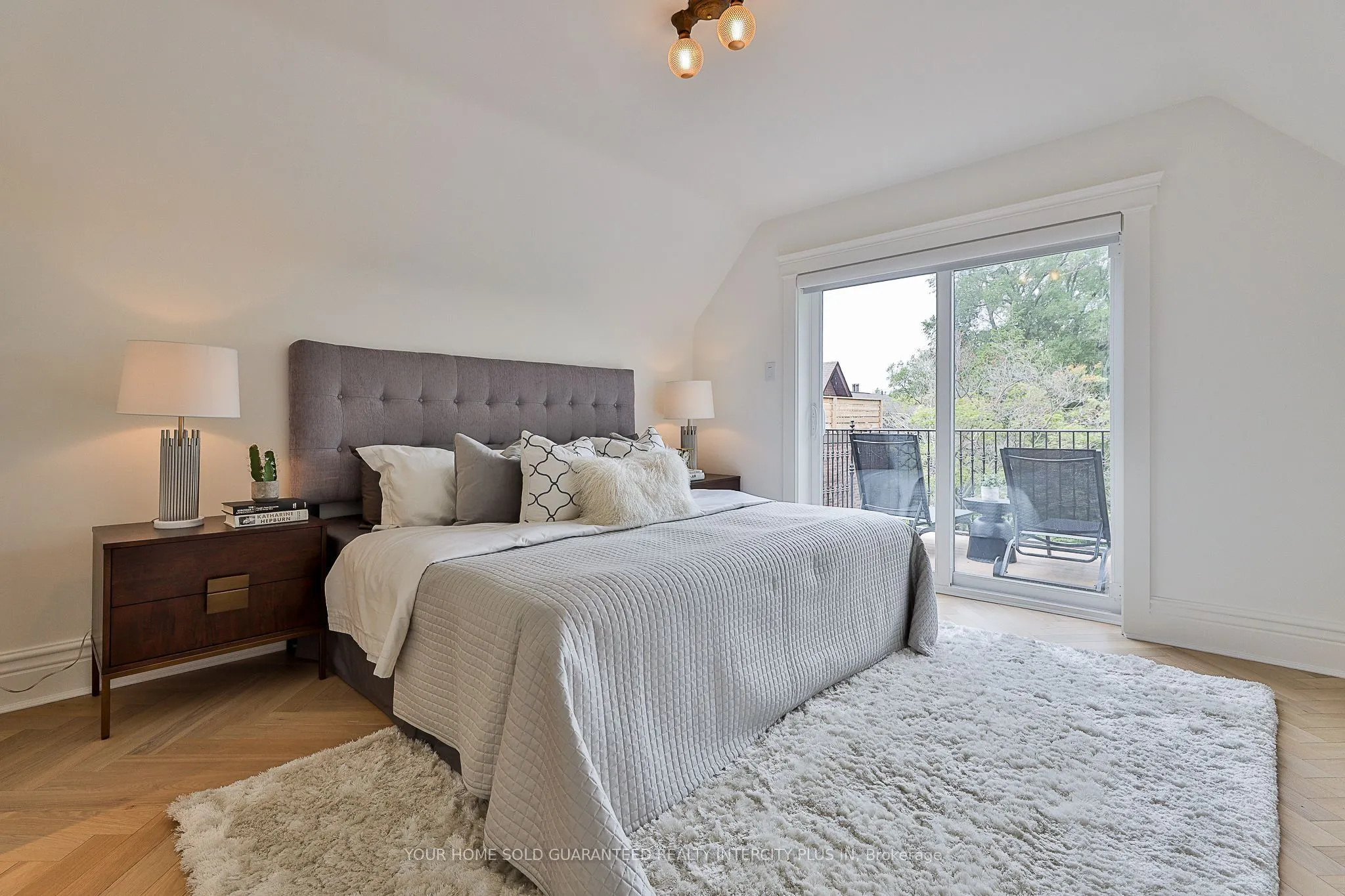 262 Roncesvalles Avenue