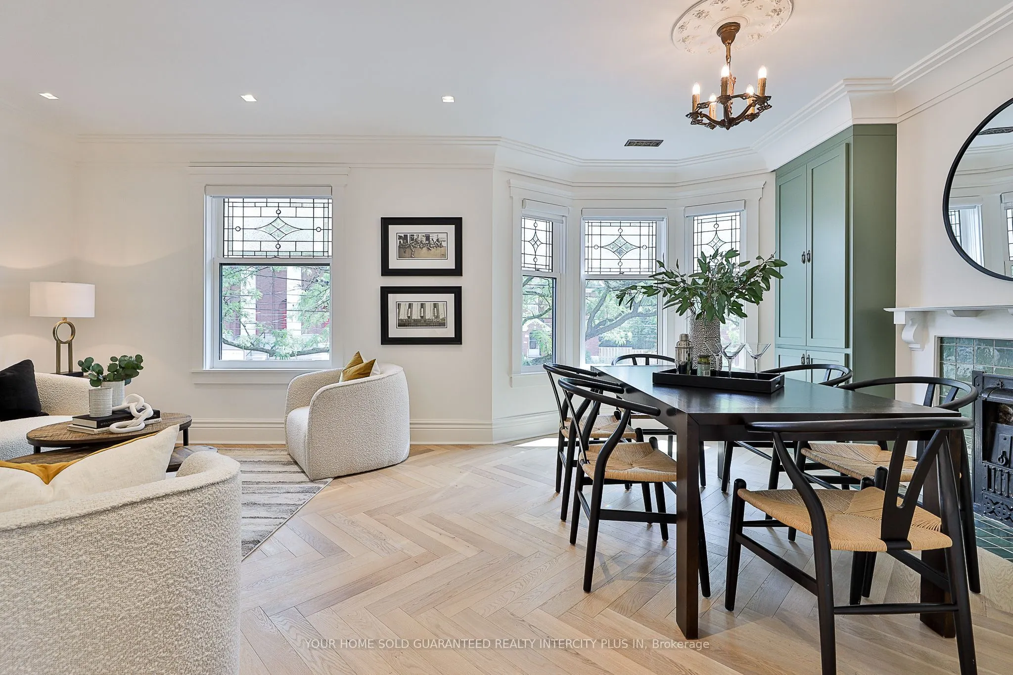 262 Roncesvalles Avenue