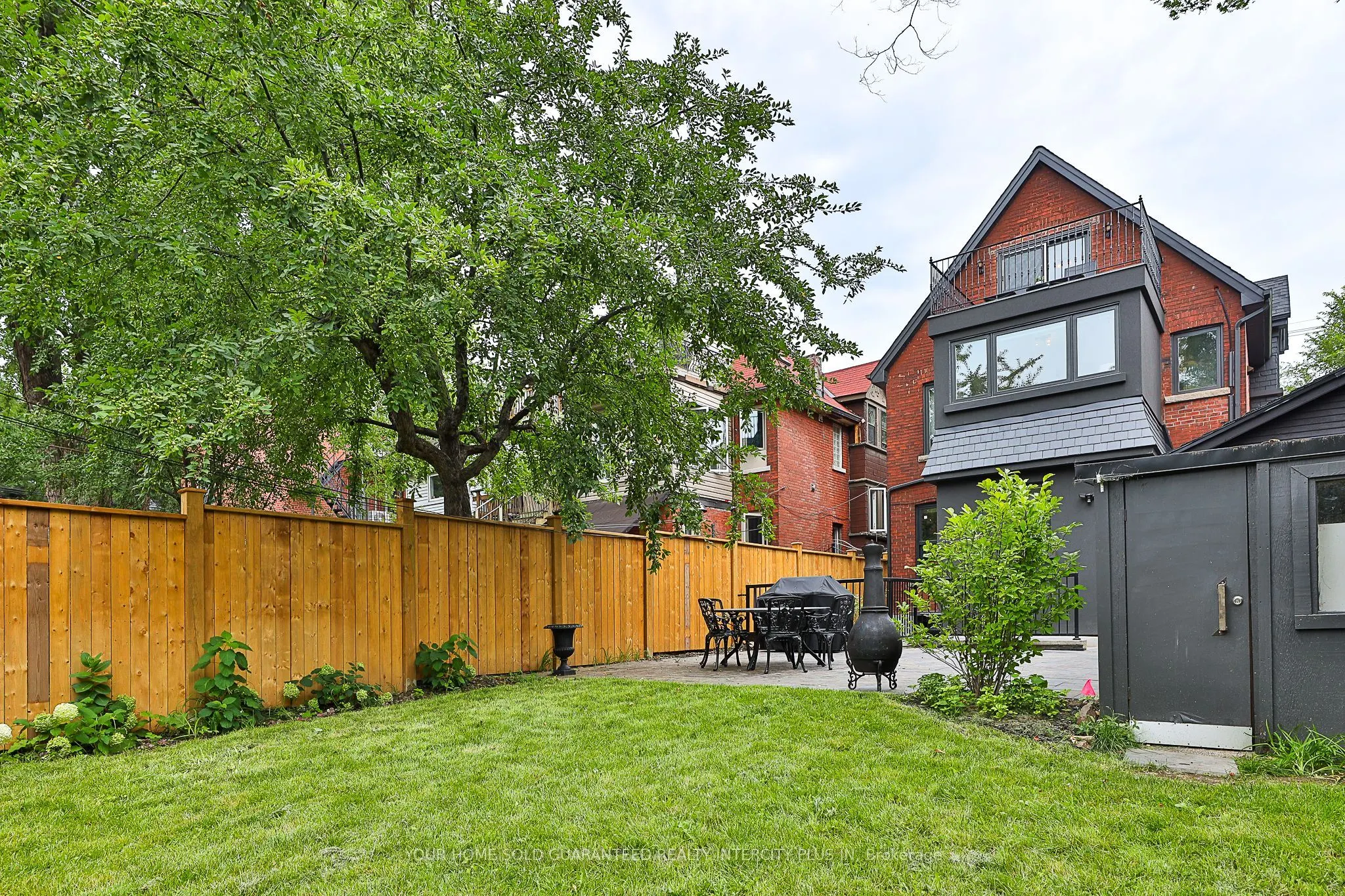 262 Roncesvalles Avenue