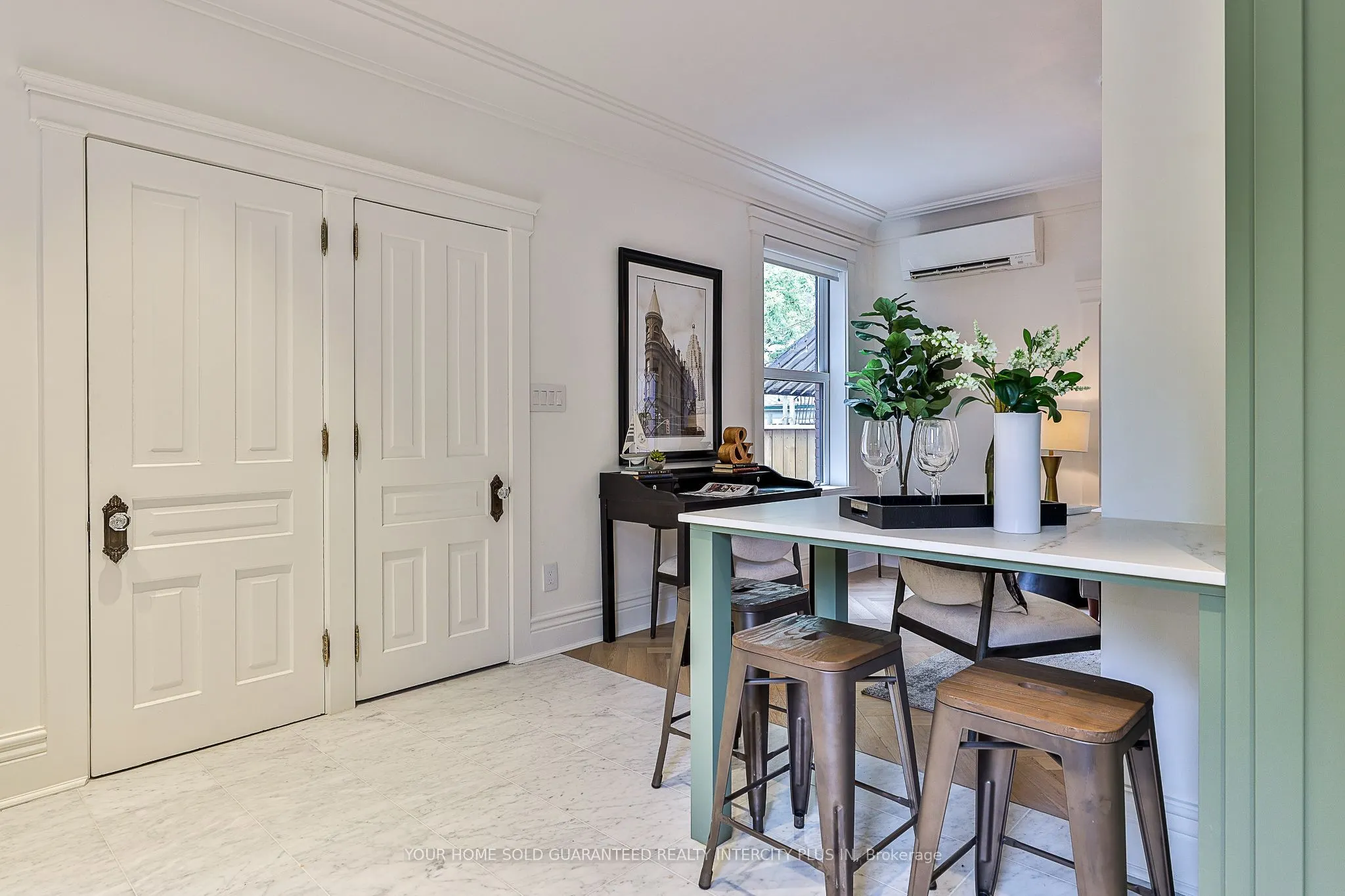 262 Roncesvalles Avenue