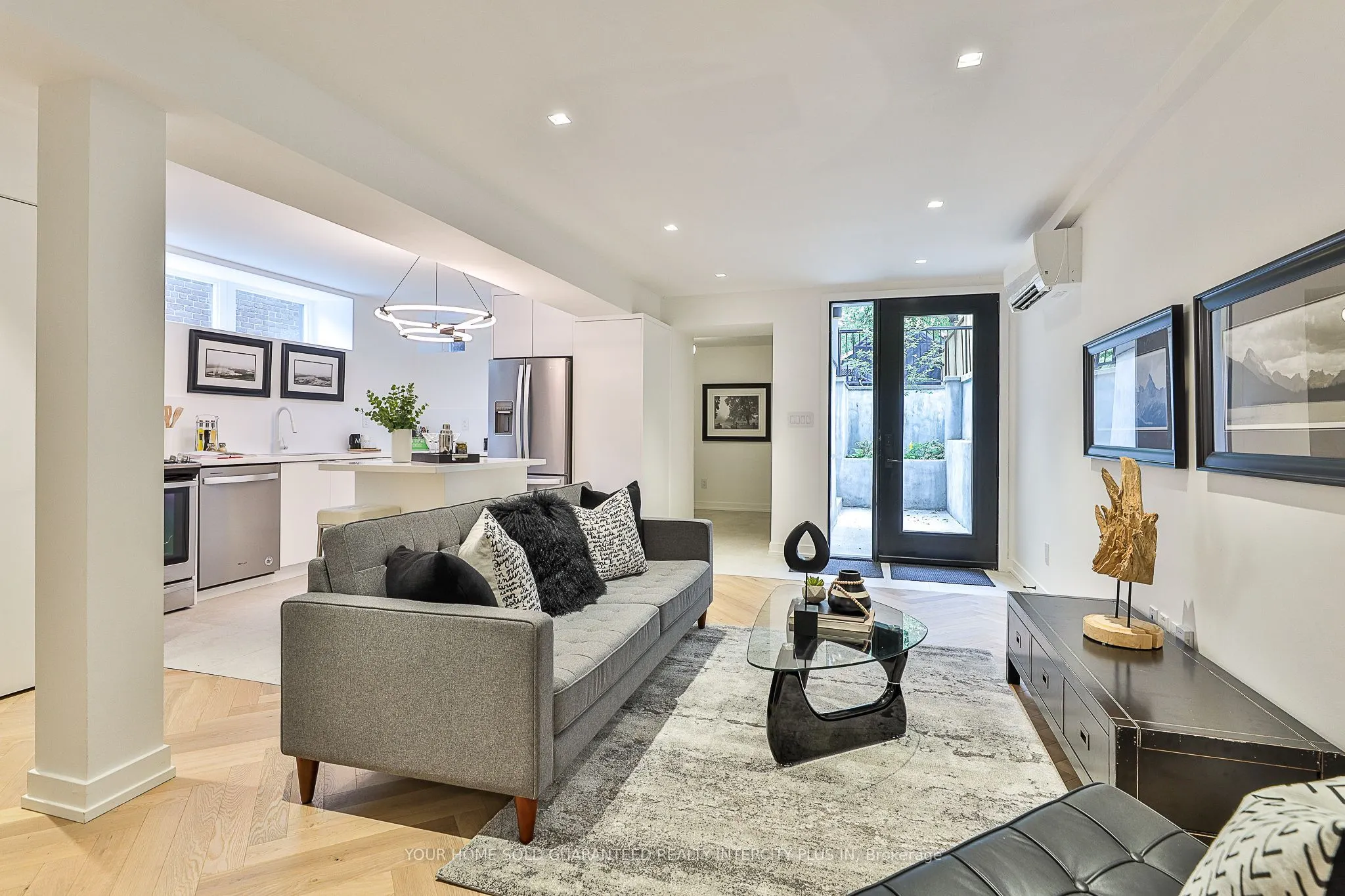 262 Roncesvalles Avenue