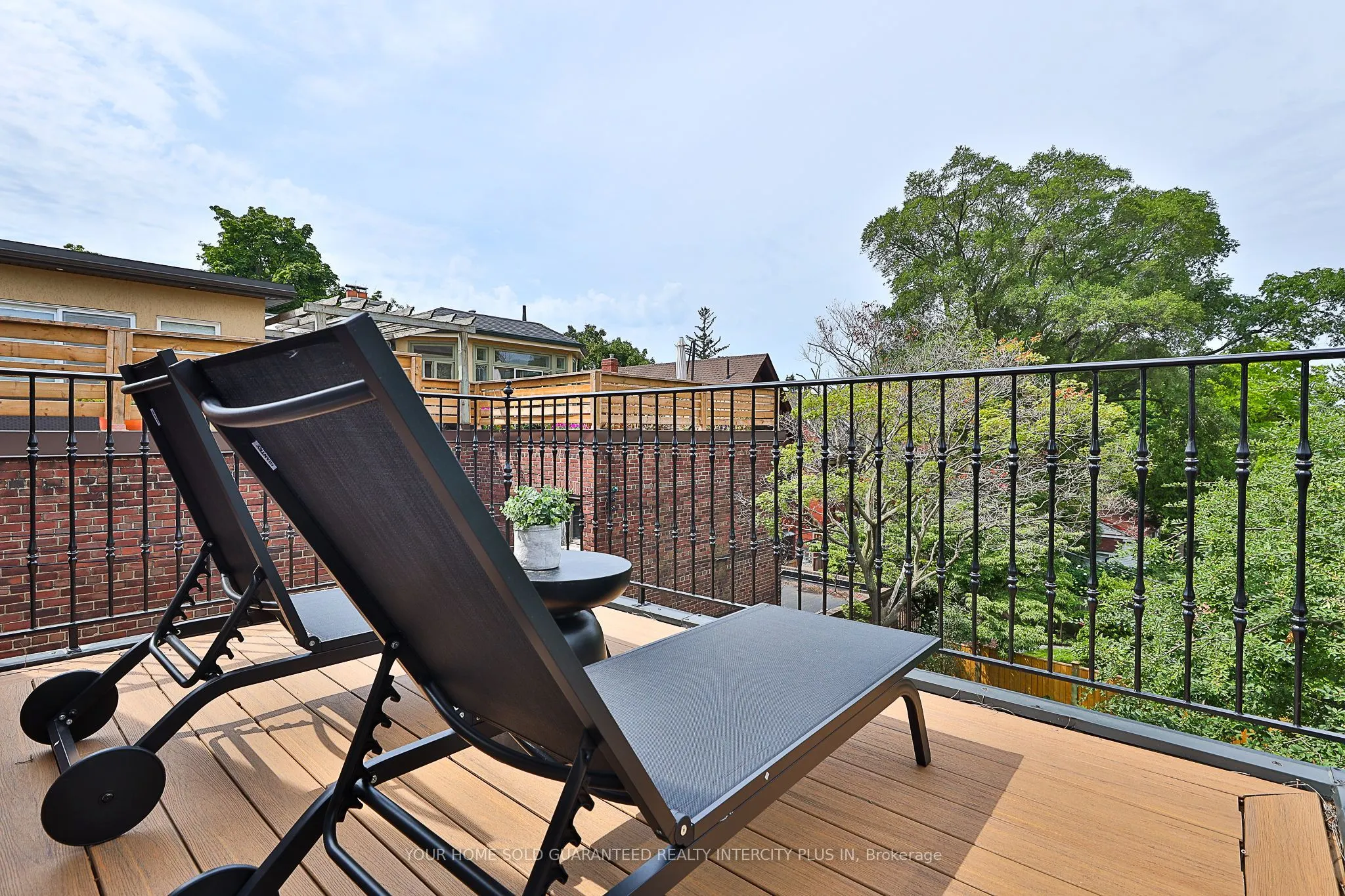 262 Roncesvalles Avenue
