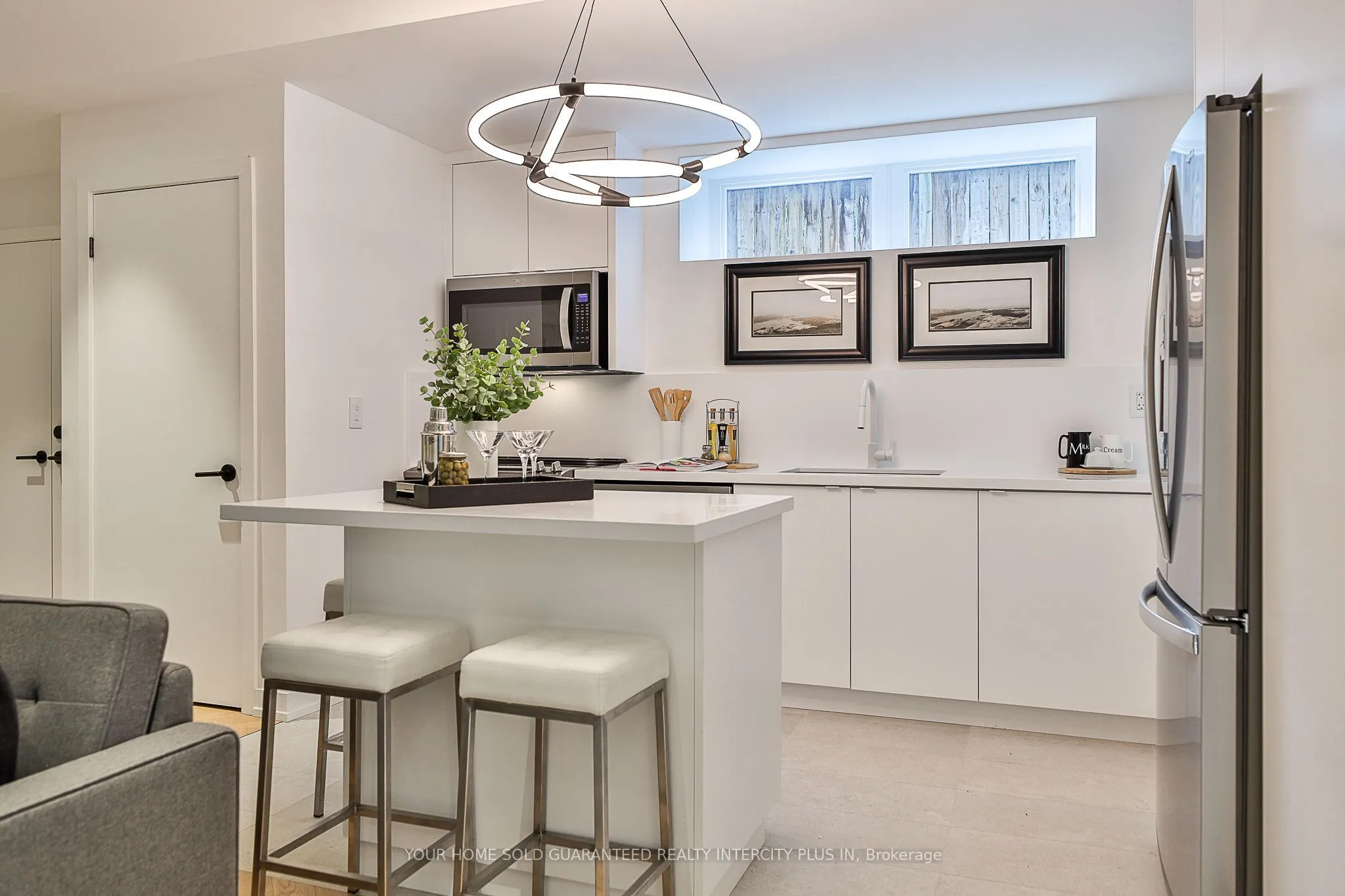 262 Roncesvalles Avenue