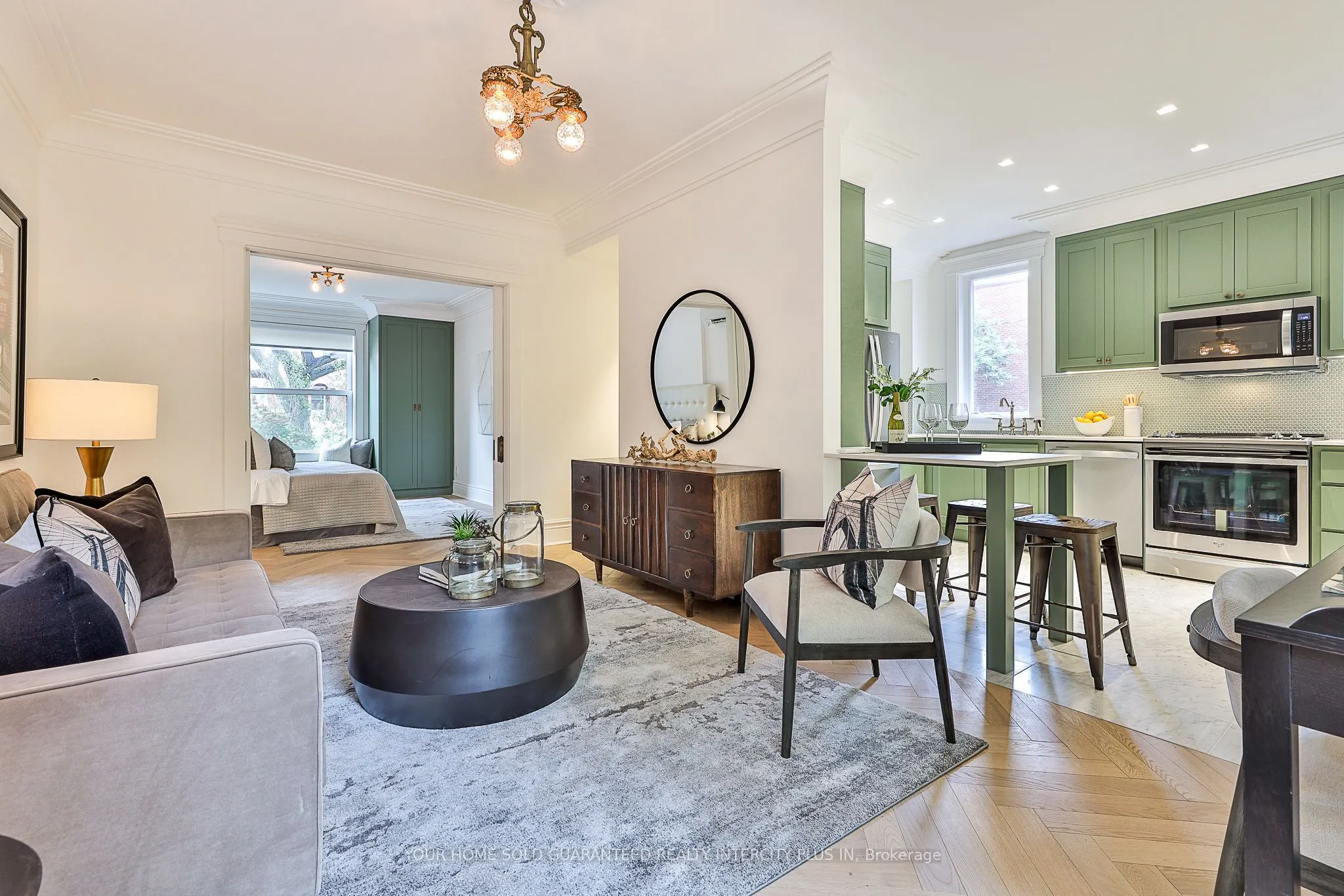 262 Roncesvalles Avenue