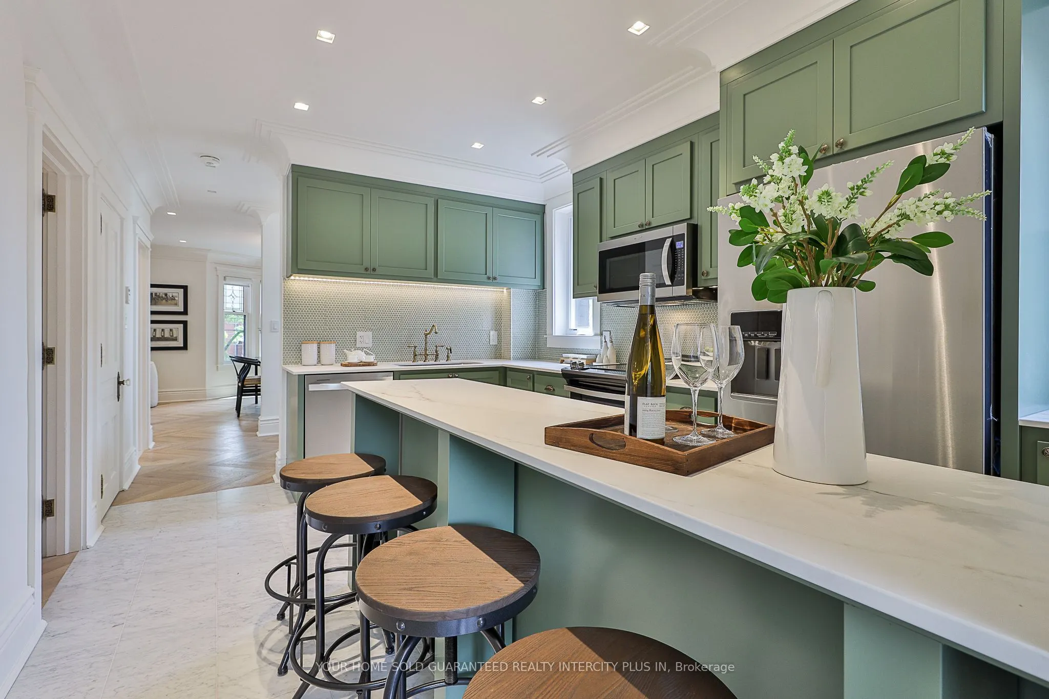 262 Roncesvalles Avenue