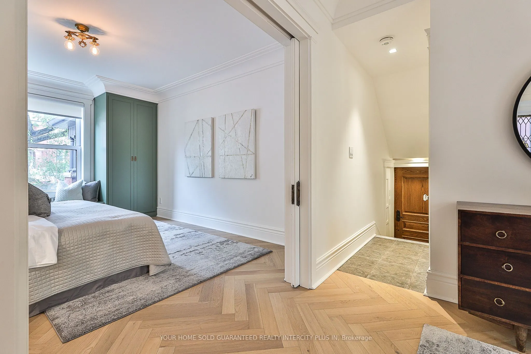 262 Roncesvalles Avenue