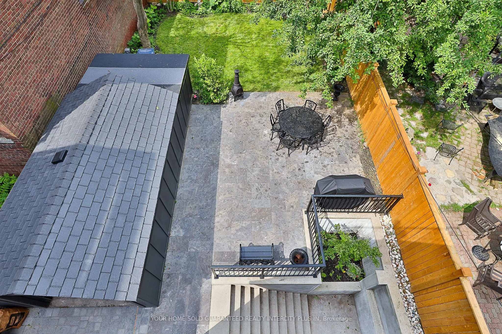 262 Roncesvalles Avenue