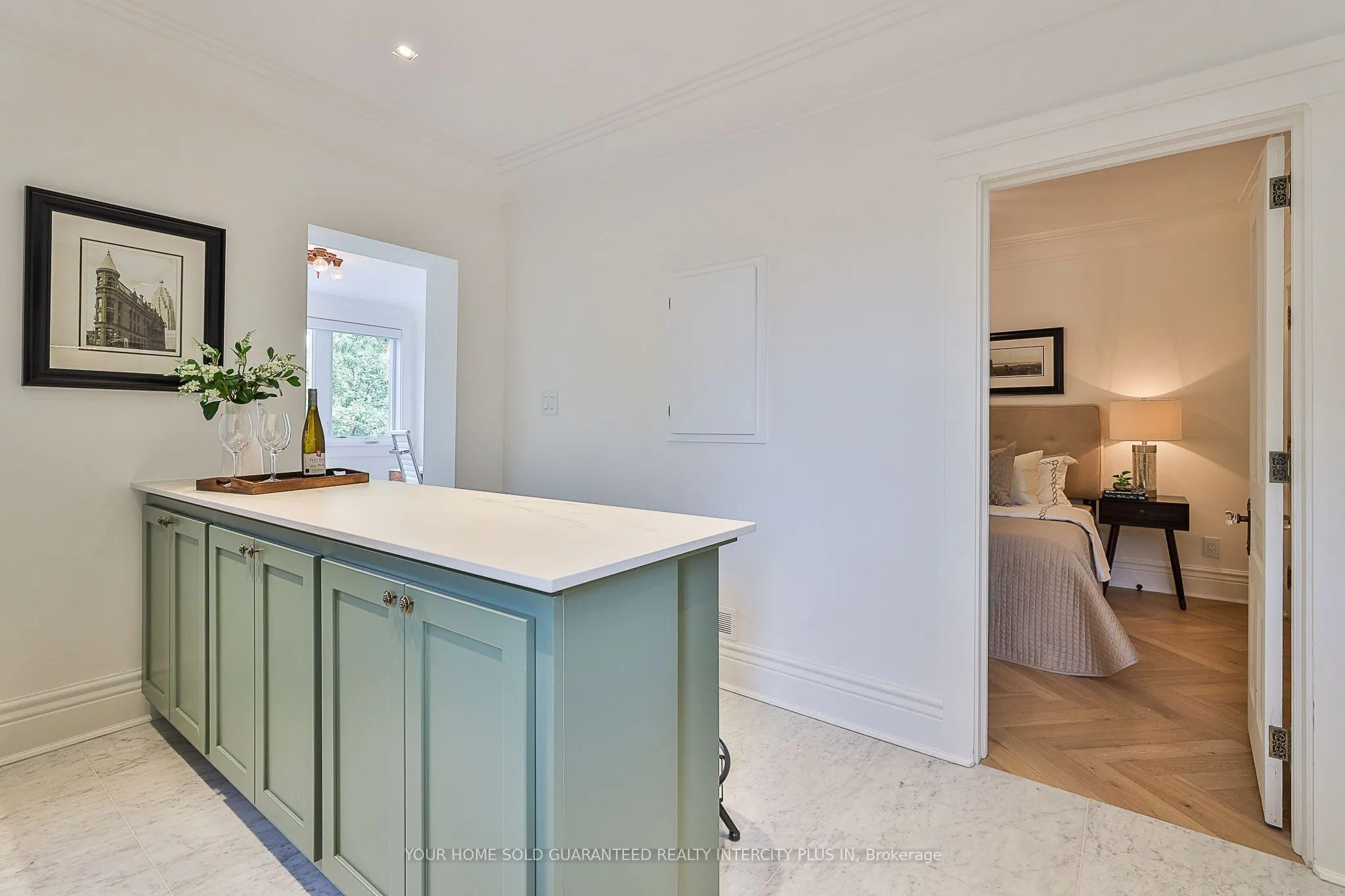 262 Roncesvalles Avenue
