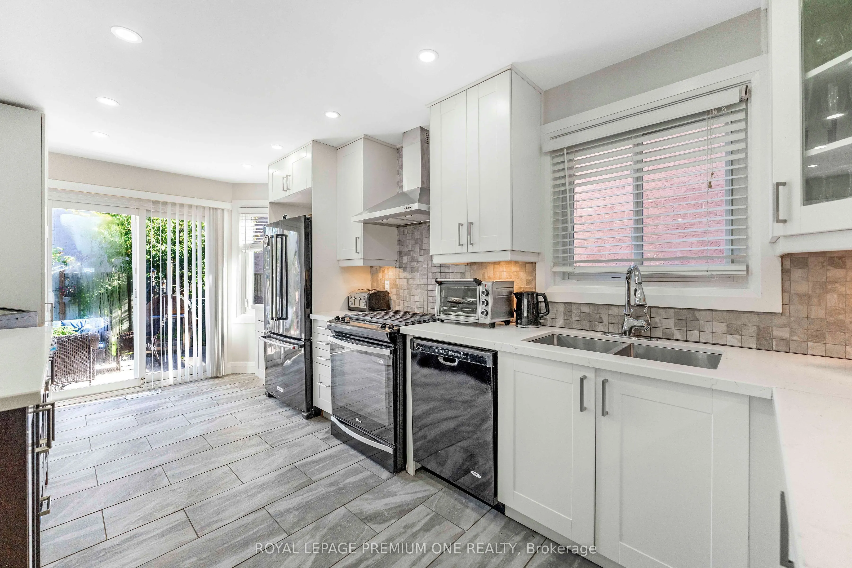 25 Sir Lancelot Court