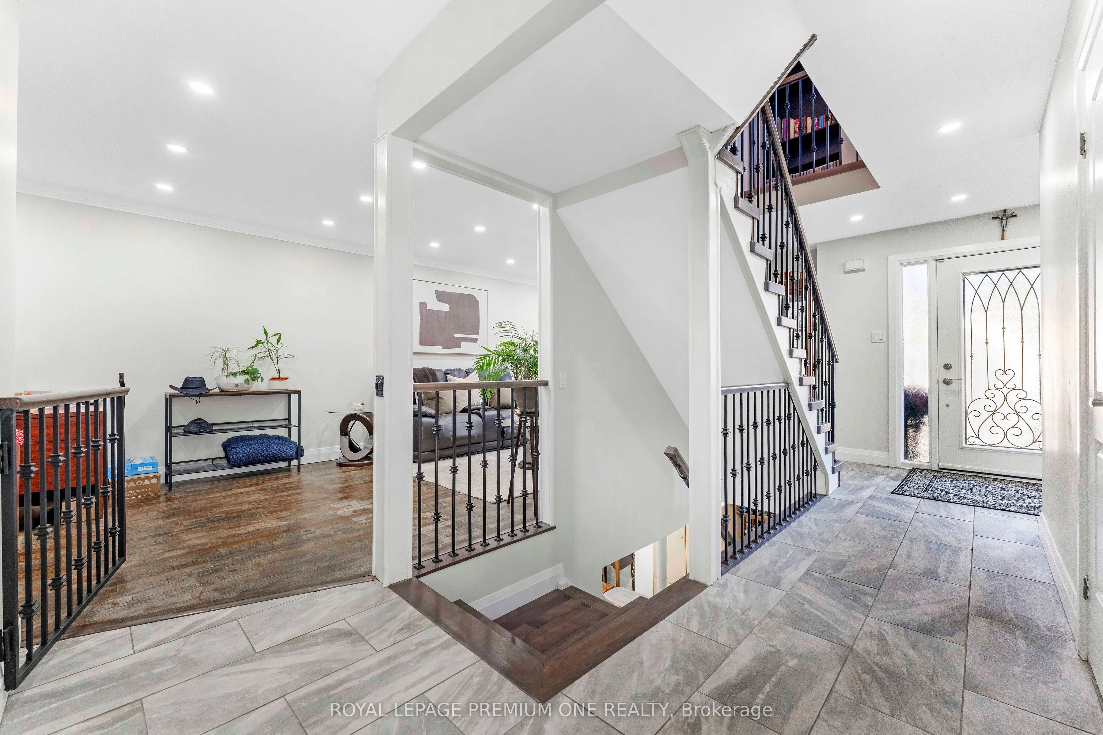 25 Sir Lancelot Court