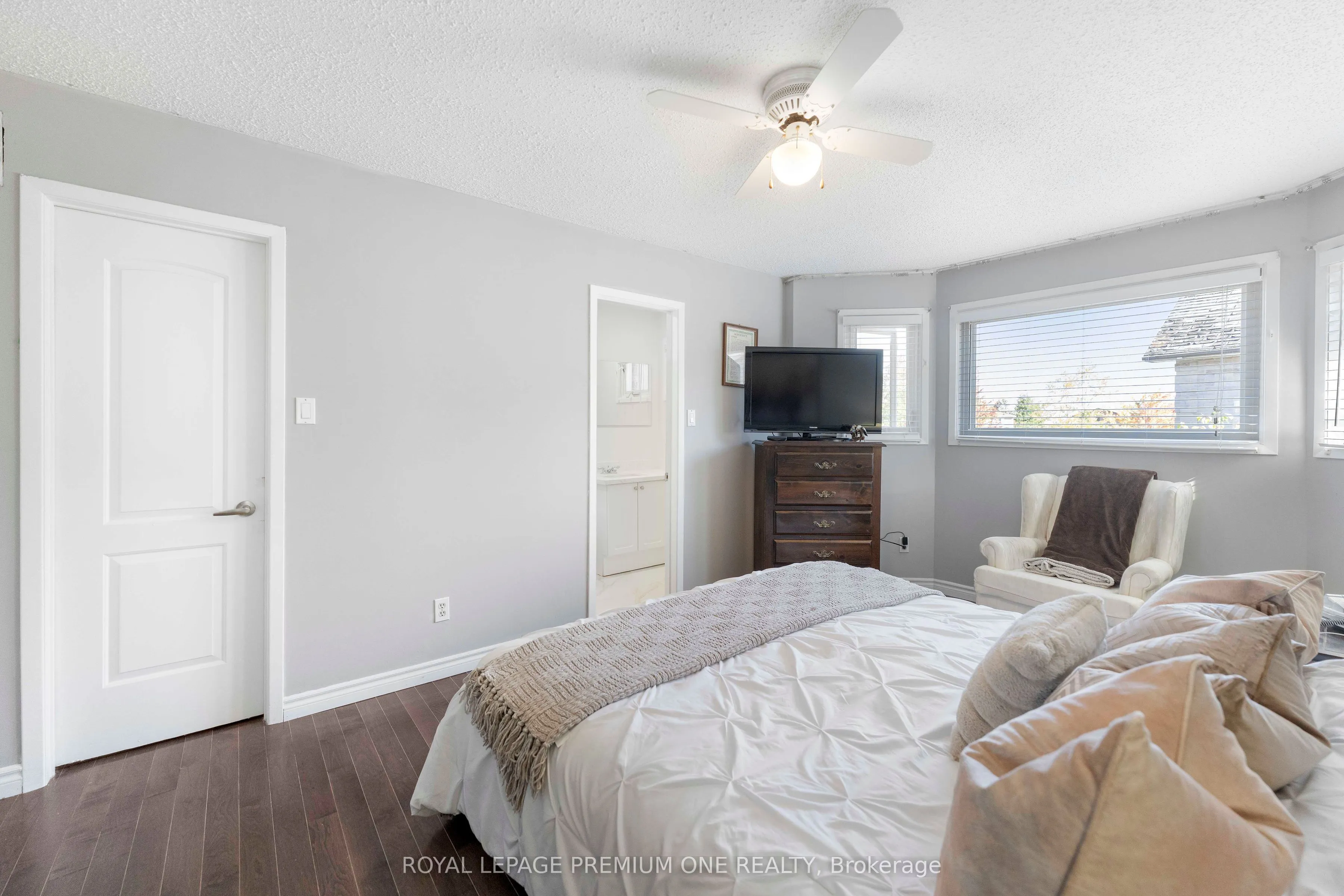 25 Sir Lancelot Court