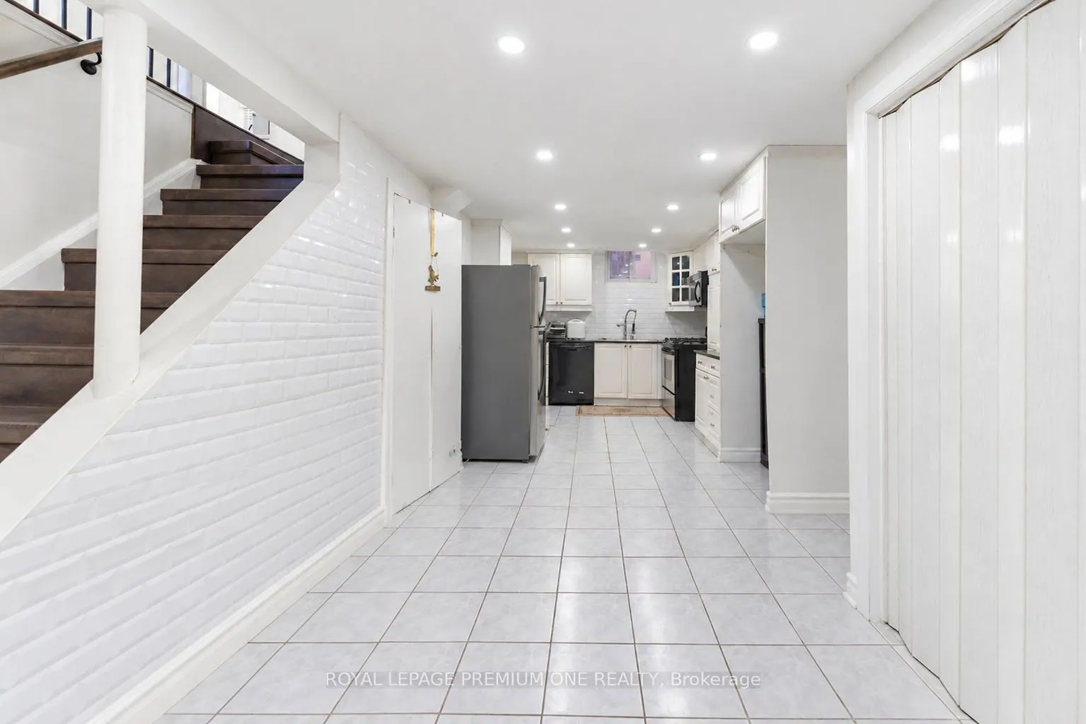 25 Sir Lancelot Court