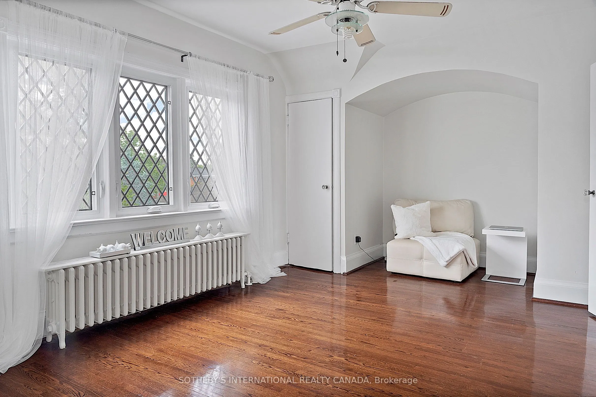4009 Bloor Street W