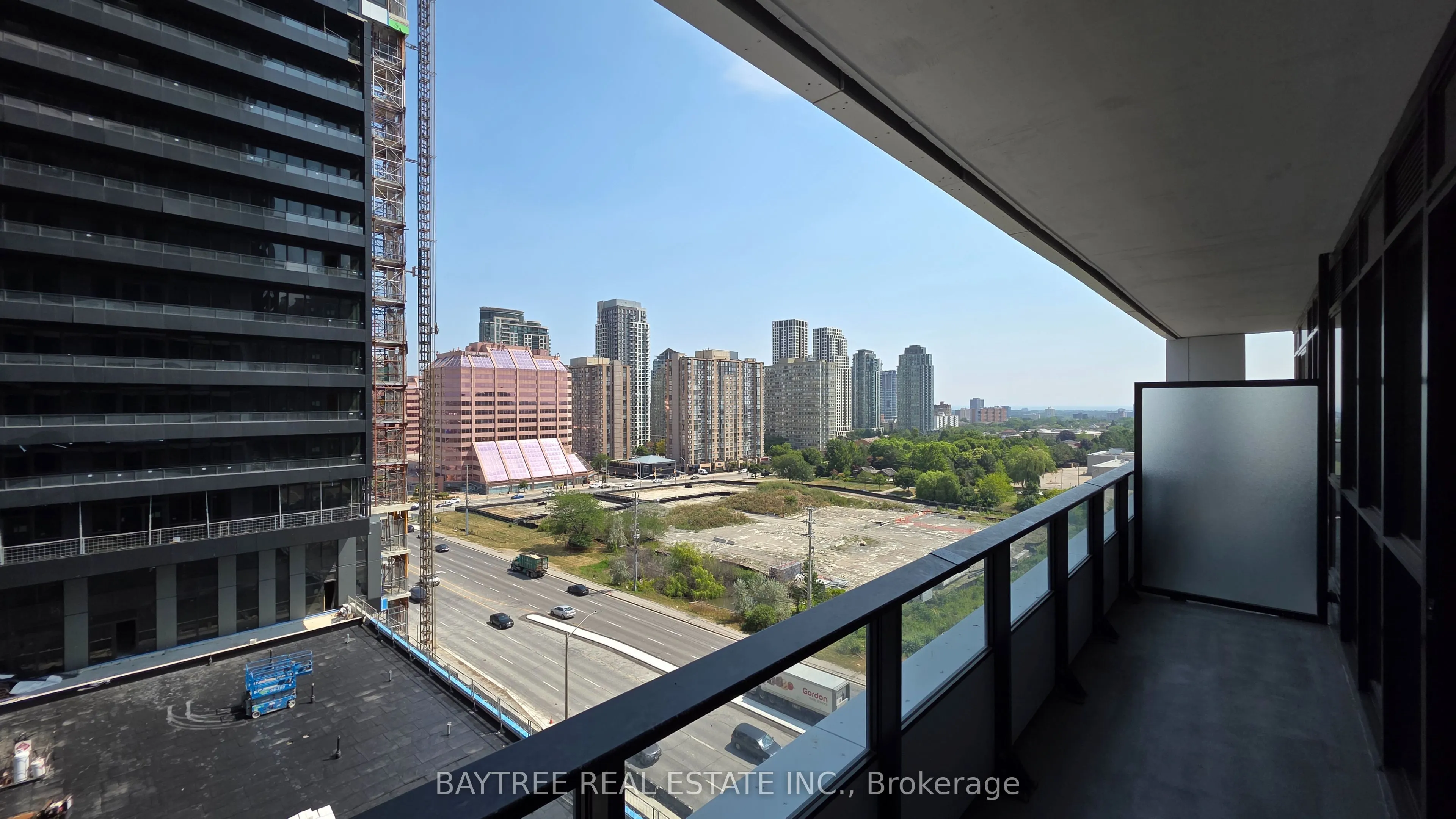 4015 The Exchange #901