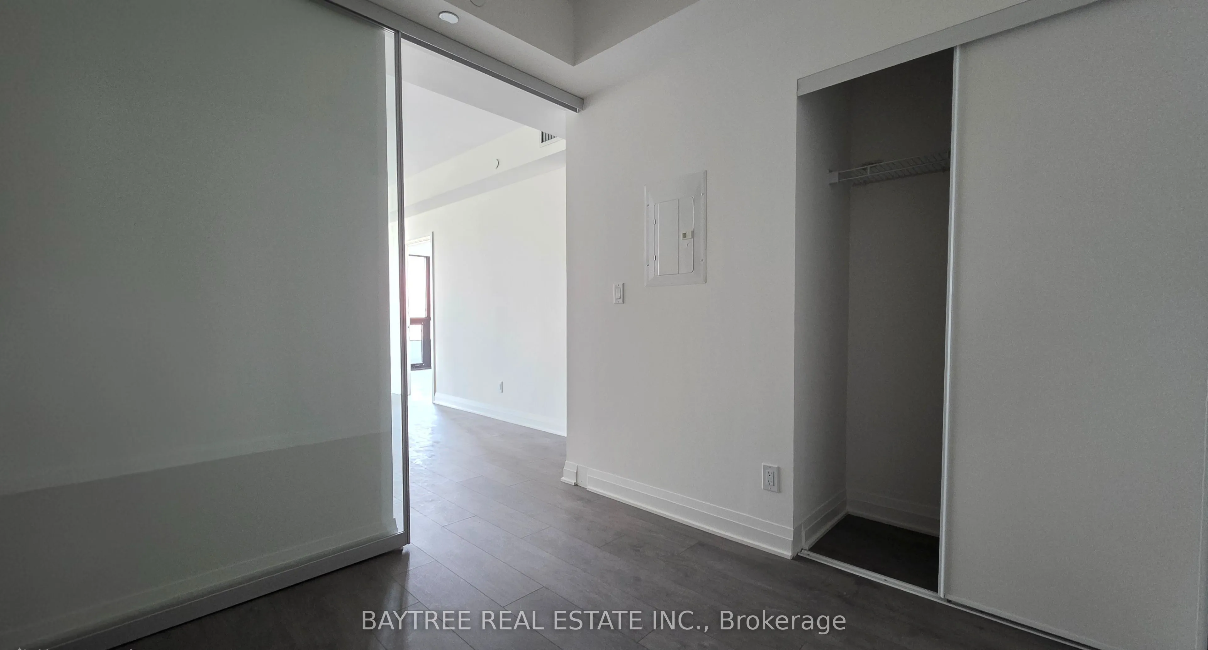 4015 The Exchange #901
